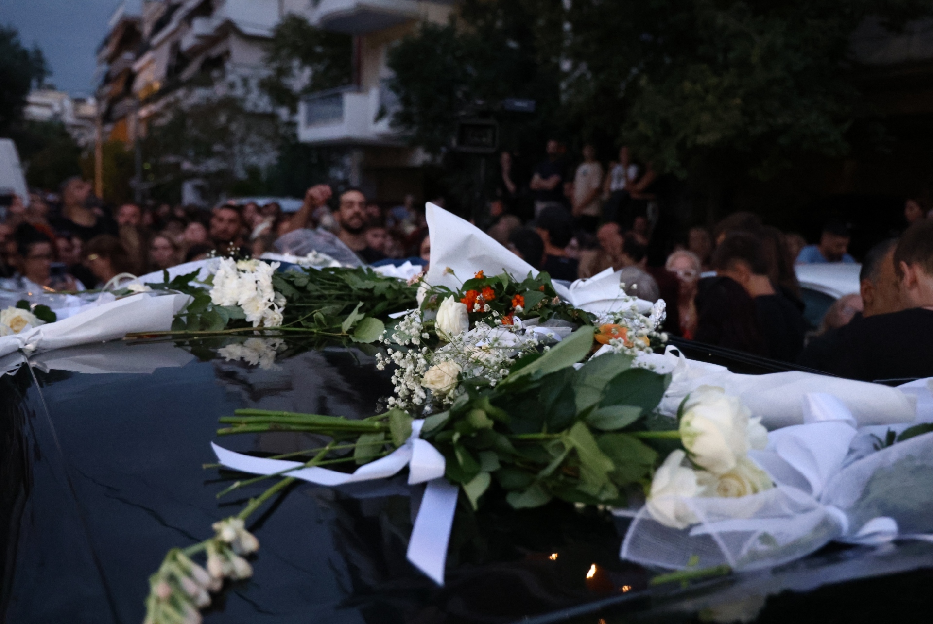 Σε αγρυπνία η σορός του Γιώργου Μαζωνάκη