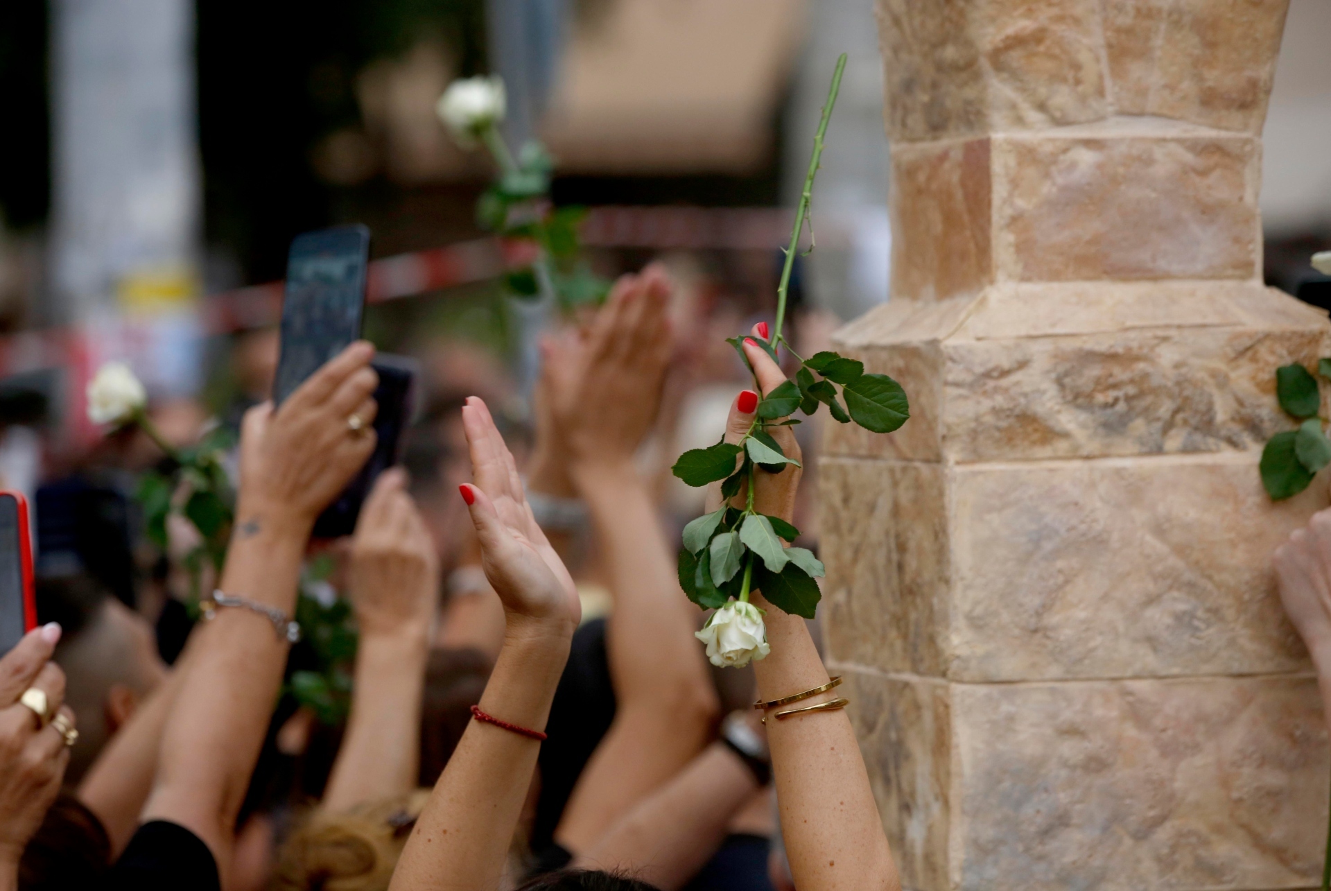 Σε αγρυπνία η σορός του Γιώργου Μαζωνάκη