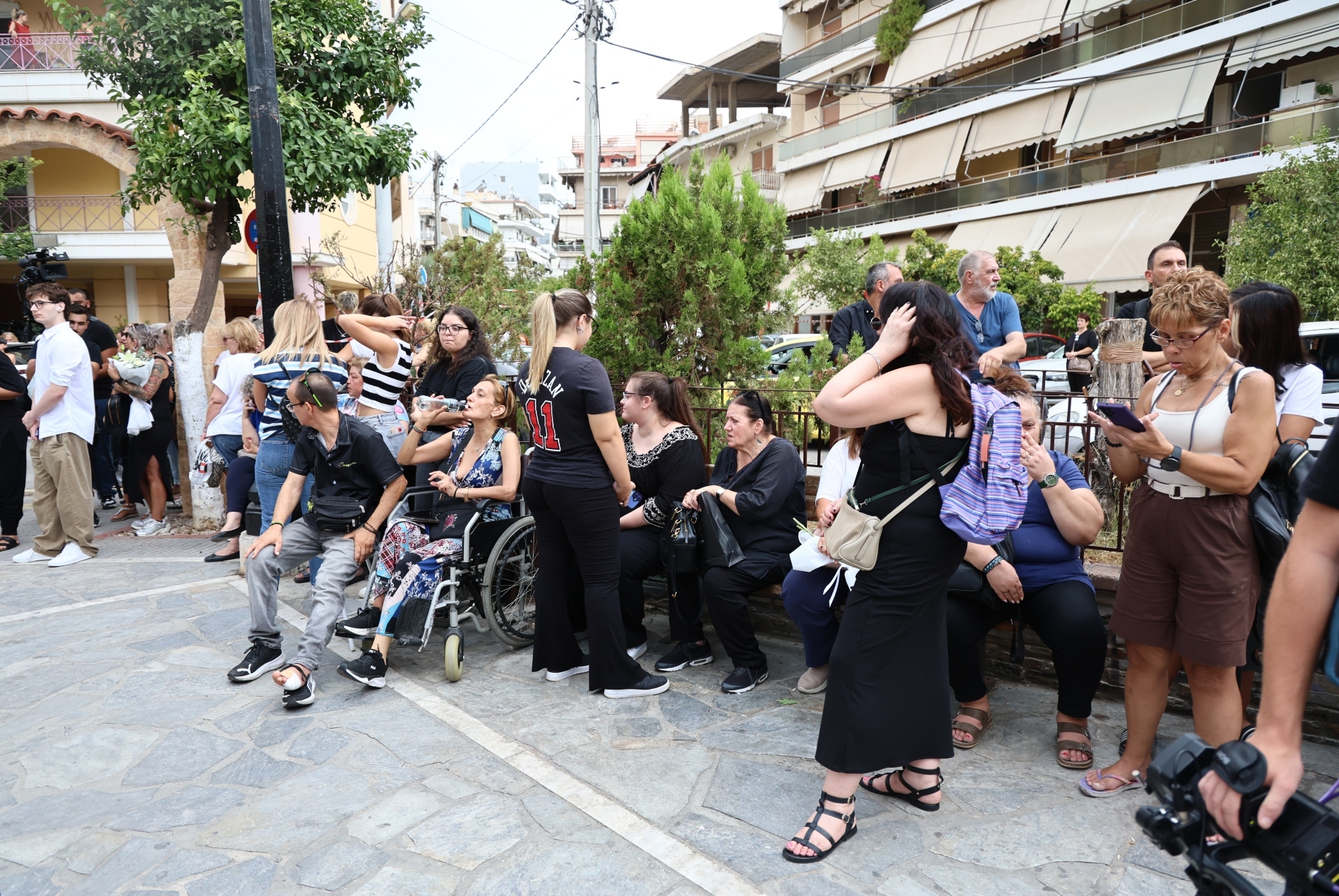 Σε αγρυπνία η σορός του Γιώργου Μαζωνάκη