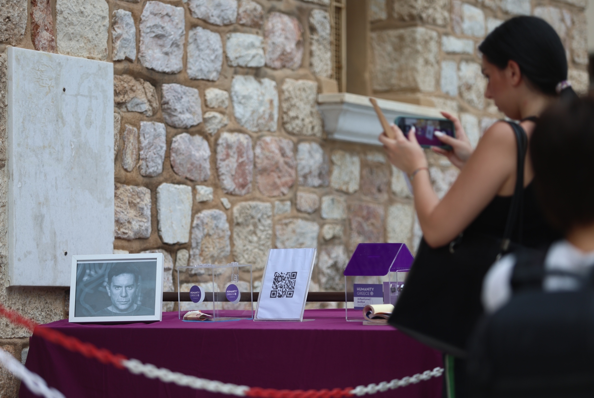 Σε αγρυπνία η σορός του Γιώργου Μαζωνάκη
