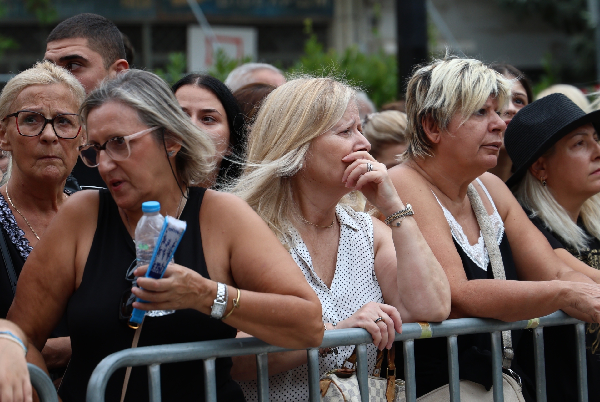 Σε αγρυπνία η σορός του Γιώργου Μαζωνάκη