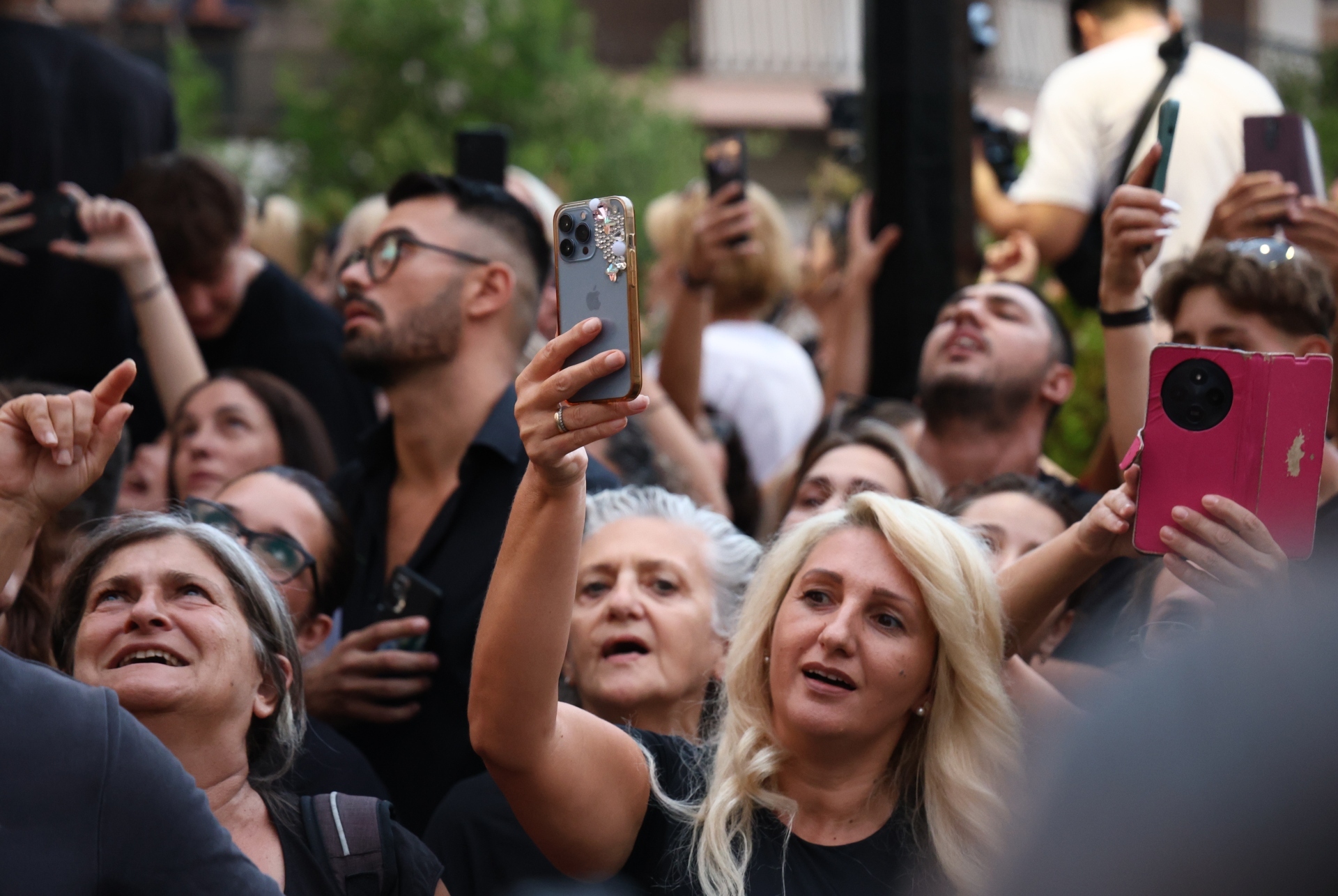Σε αγρυπνία η σορός του Γιώργου Μαζωνάκη