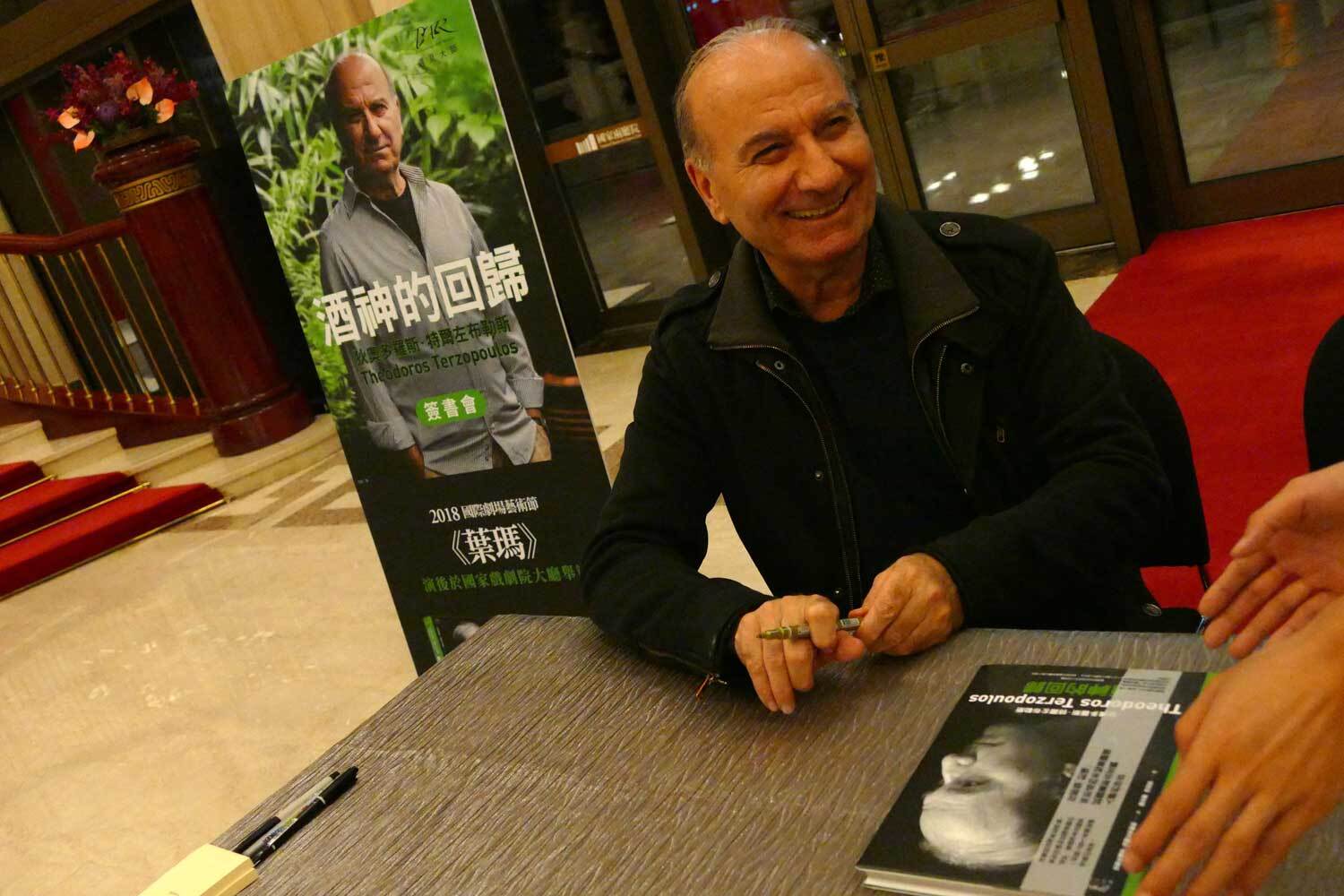 Από την υπογραφή βιβλίων της Ταϊβανέζικης έκδοσης © Johanna Weber