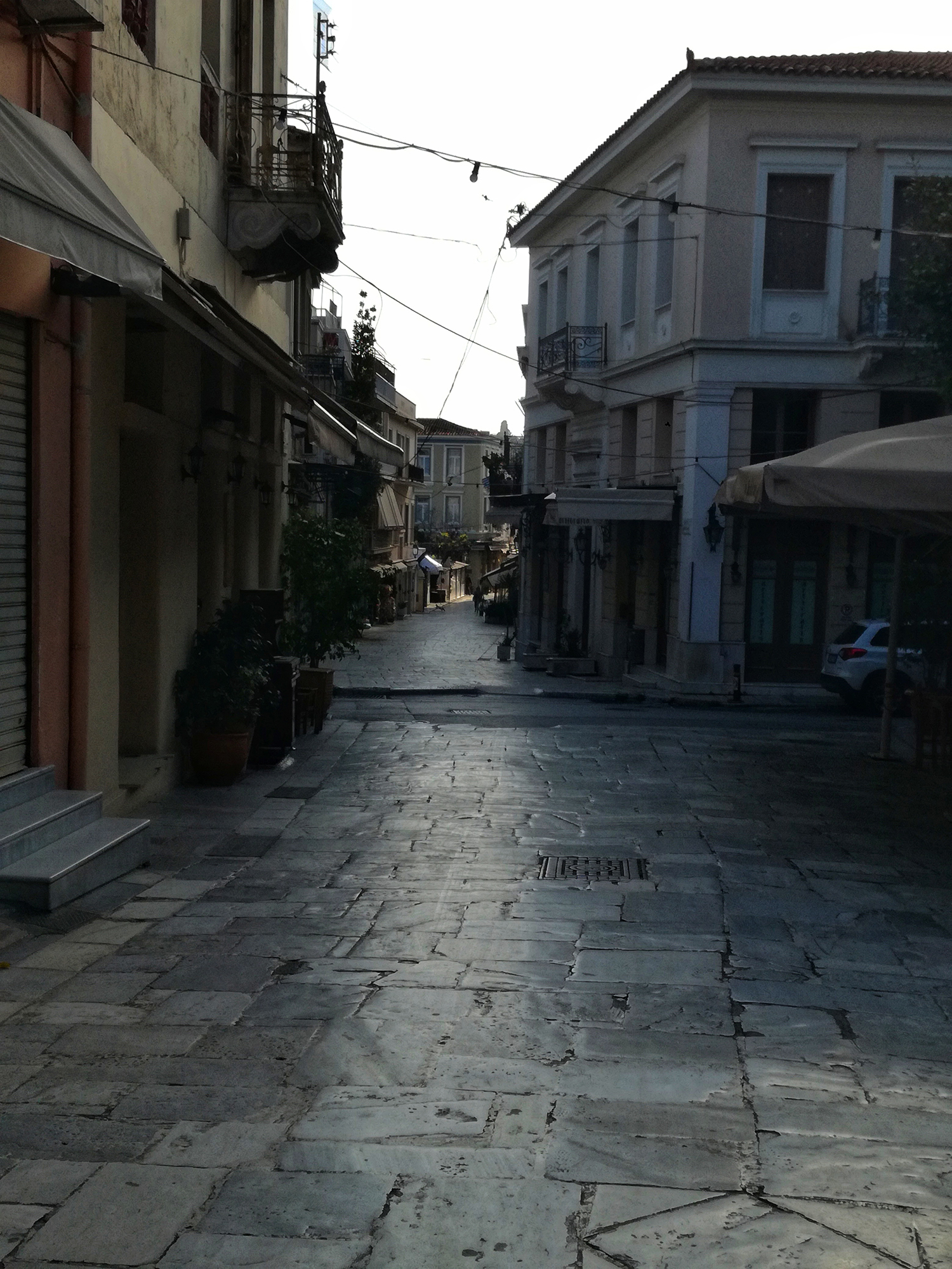 Οδός Κυδαθηναίων, Πλάκα