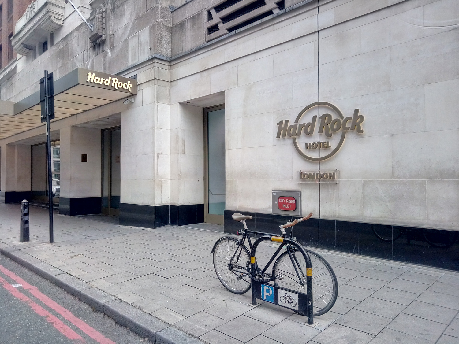 Το Λονδίνο ζει ακόμα στη σκιά της πανδημίας