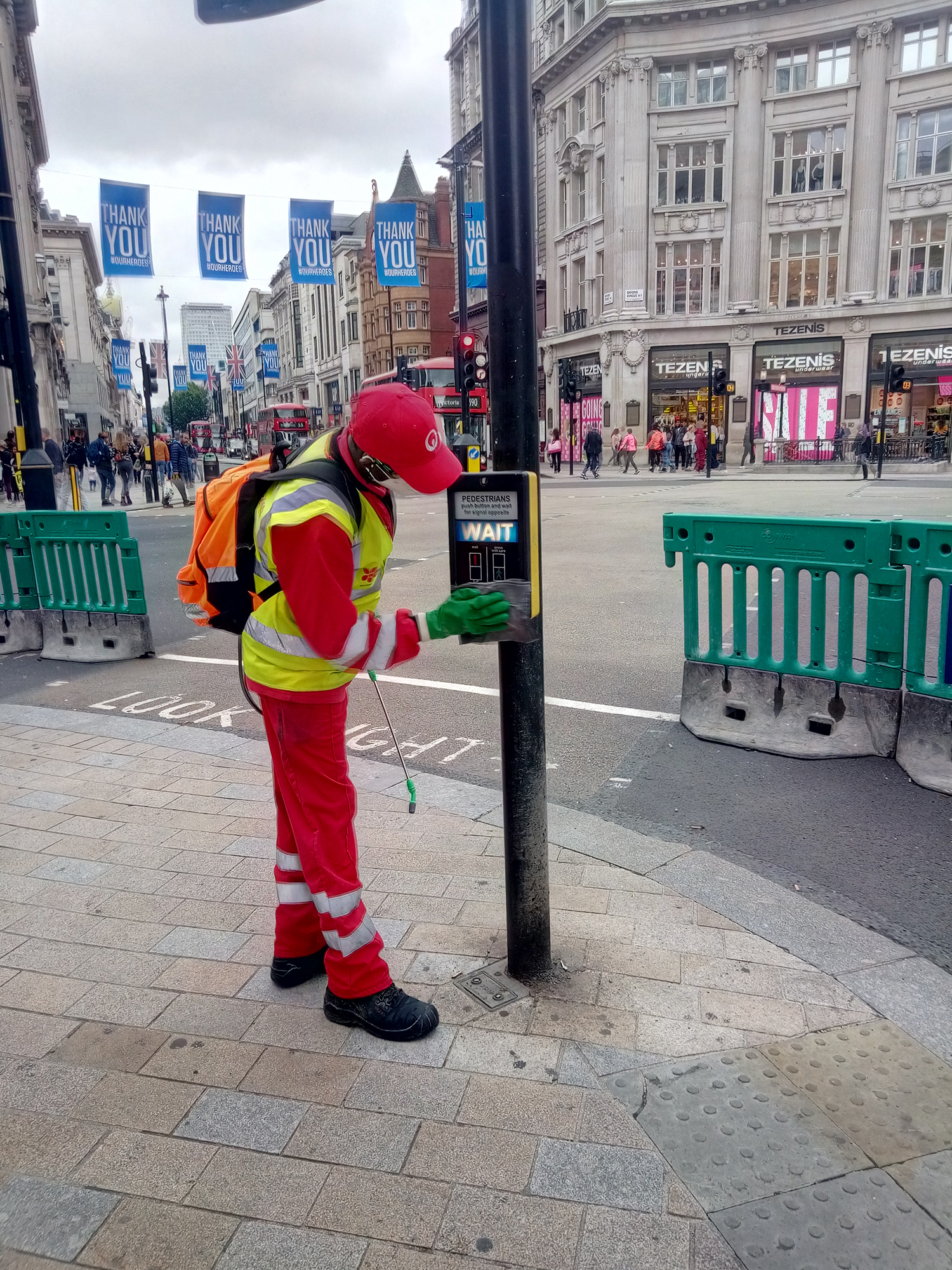 Το Λονδίνο ζει ακόμα στη σκιά της πανδημίας