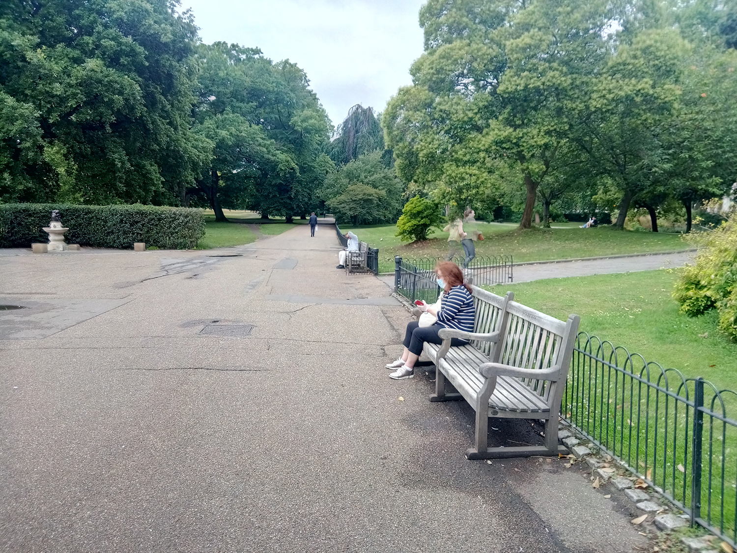 Το Λονδίνο ζει ακόμα στη σκιά της πανδημίας