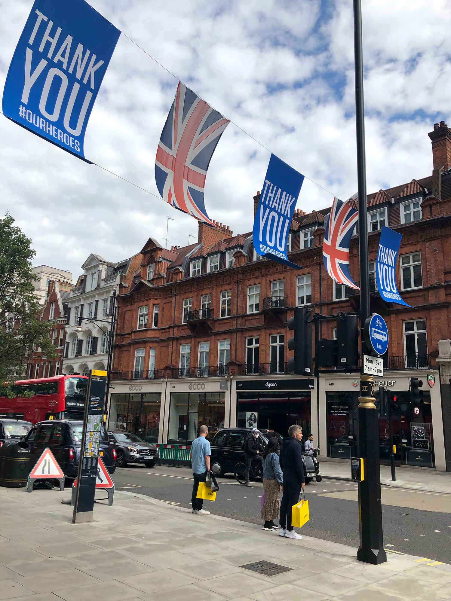 Το Λονδίνο ζει ακόμα στη σκιά της πανδημίας