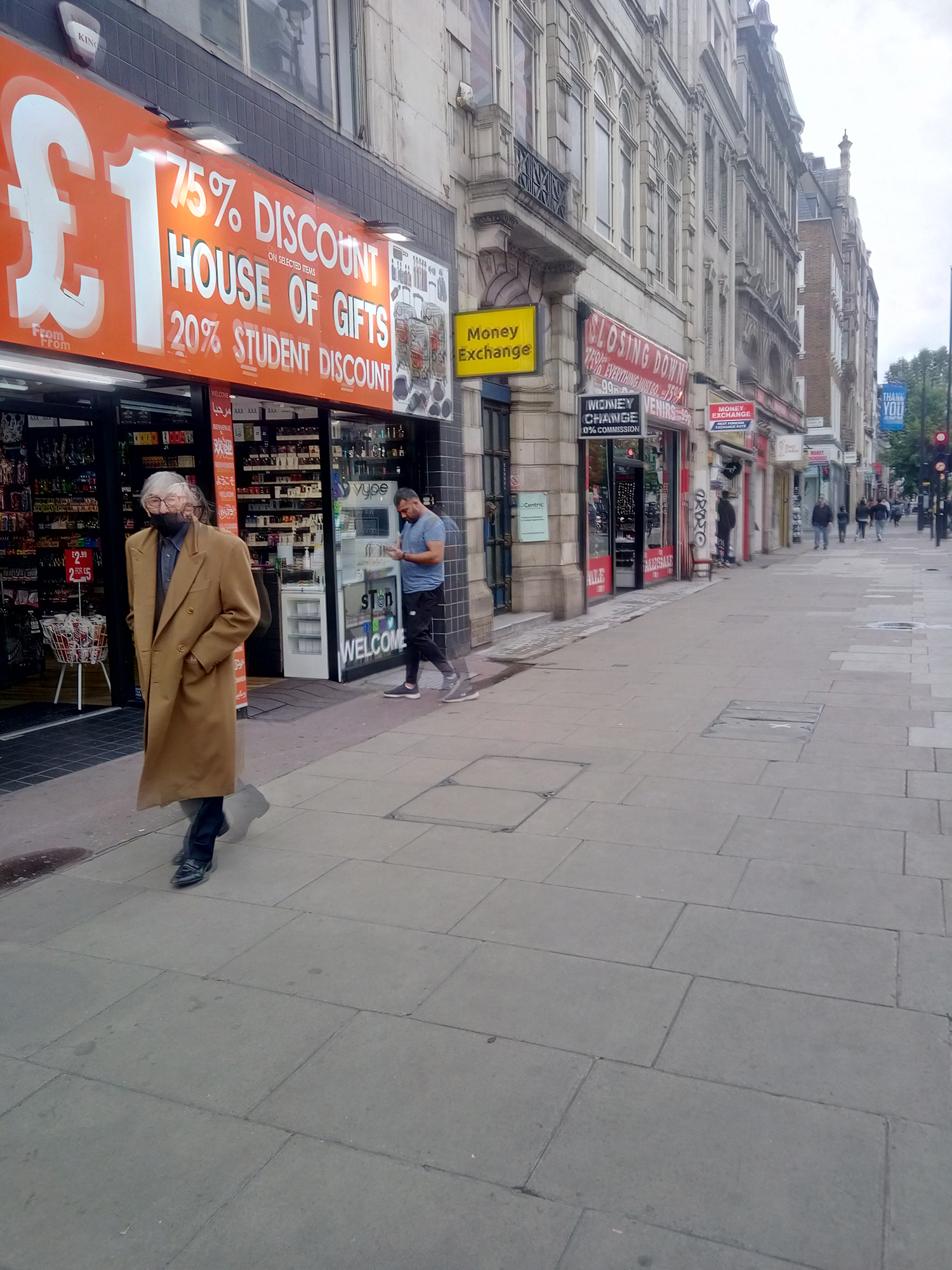 Το Λονδίνο ζει ακόμα στη σκιά της πανδημίας