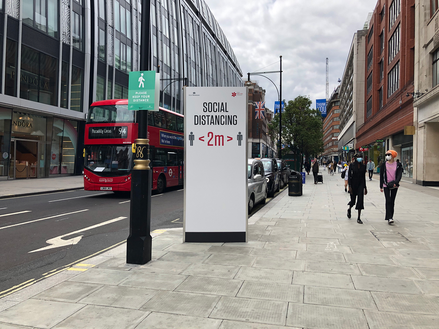 Το Λονδίνο ζει ακόμα στη σκιά της πανδημίας