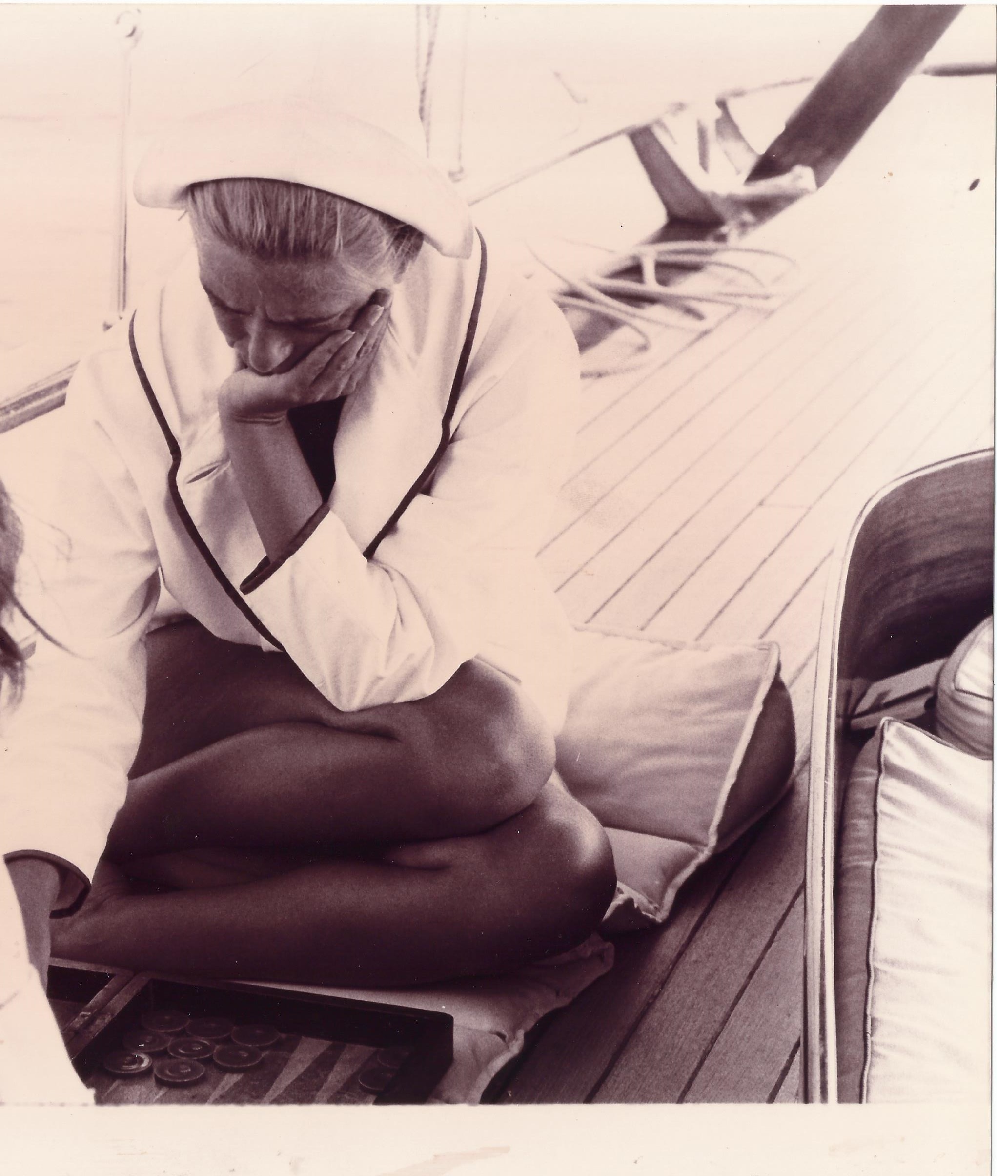 Η Μελίνα Μερκούρη σε παρτίδα τάβλι