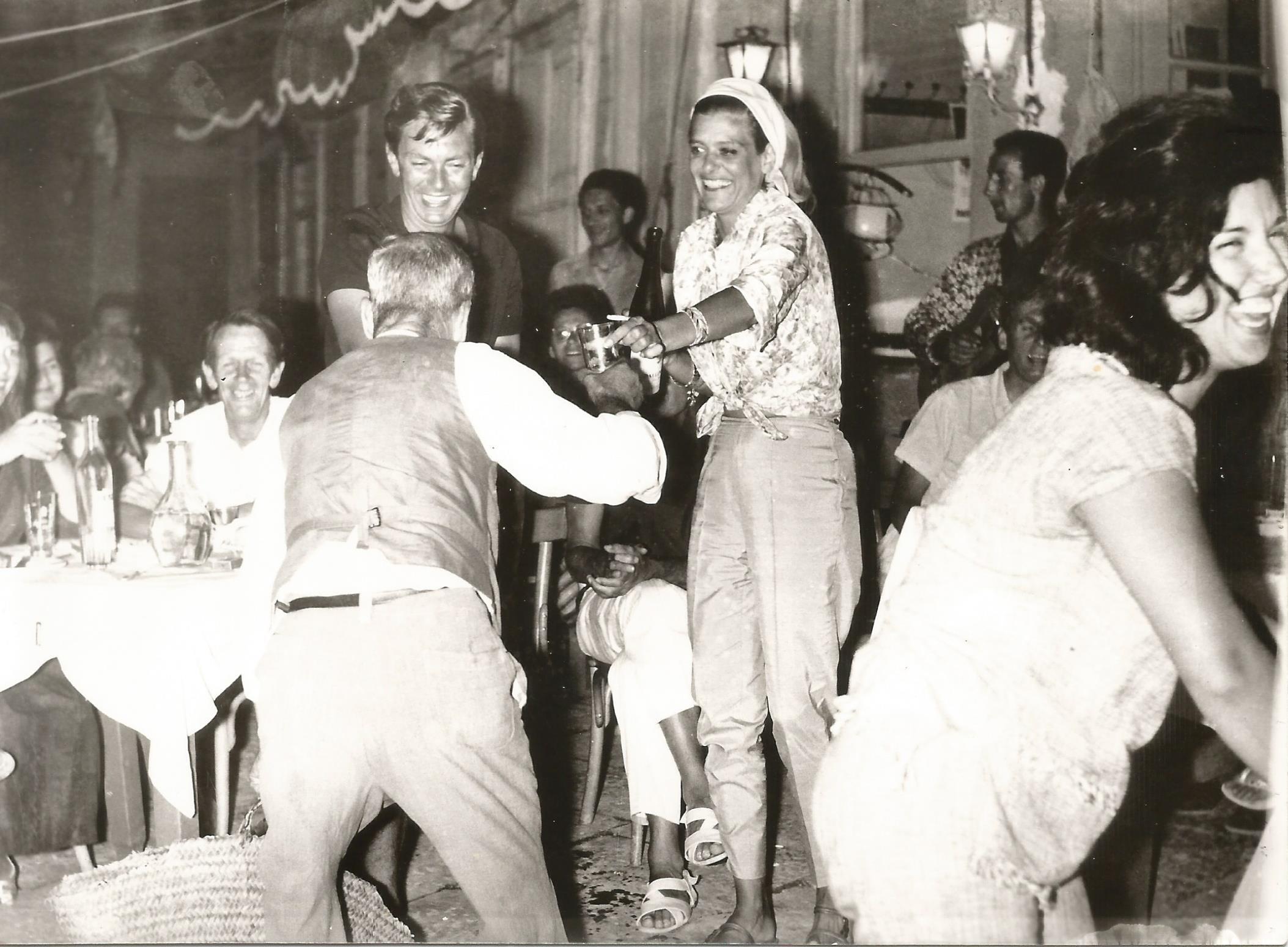 Η Μελίνα Μερκούρη σε γλέντι στην Ύδρα