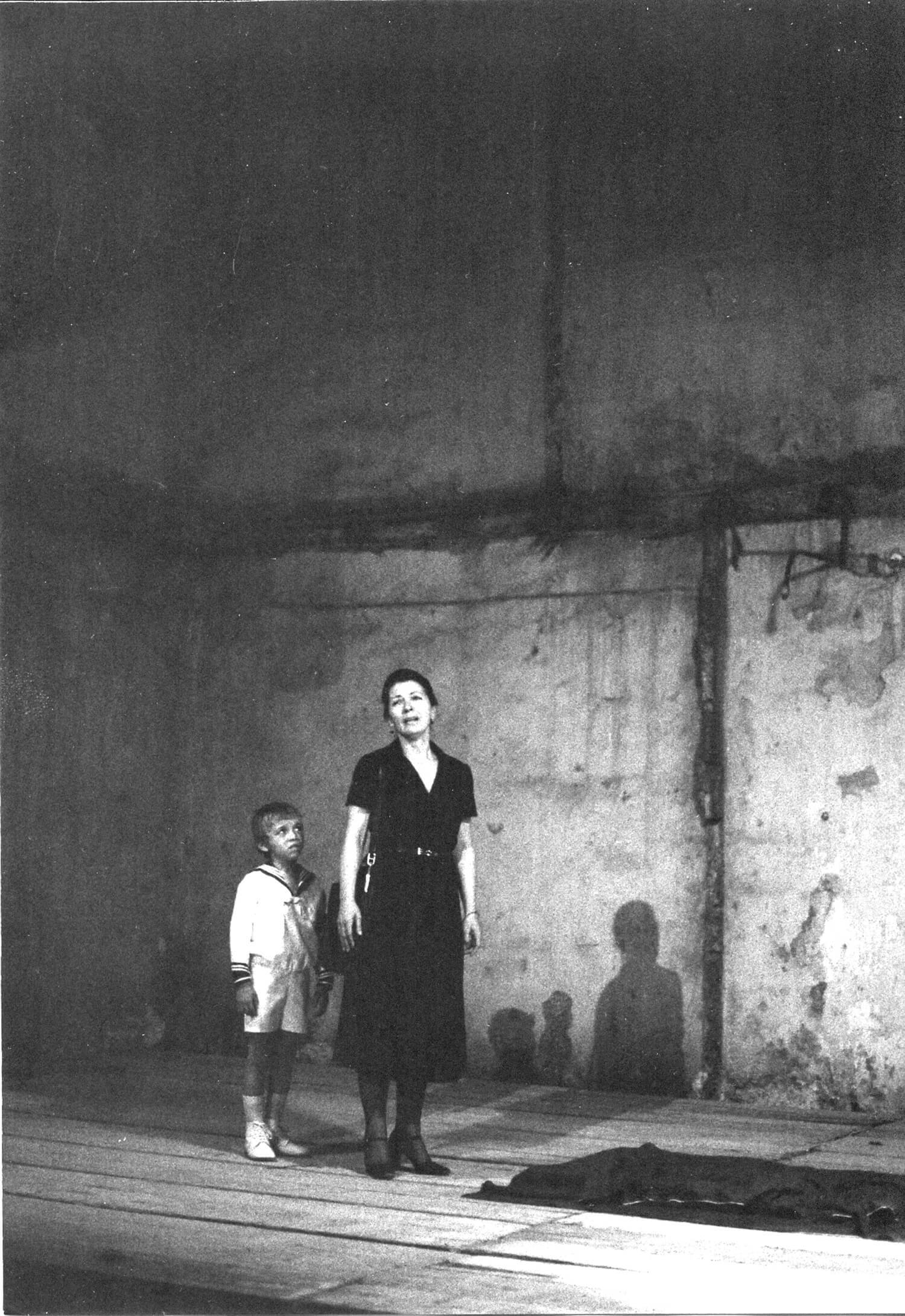 Η Αλίκη Γεωργούλη στην παράσταση «Τρωάδες» στο Θέατρο της Οδού Καπλανών