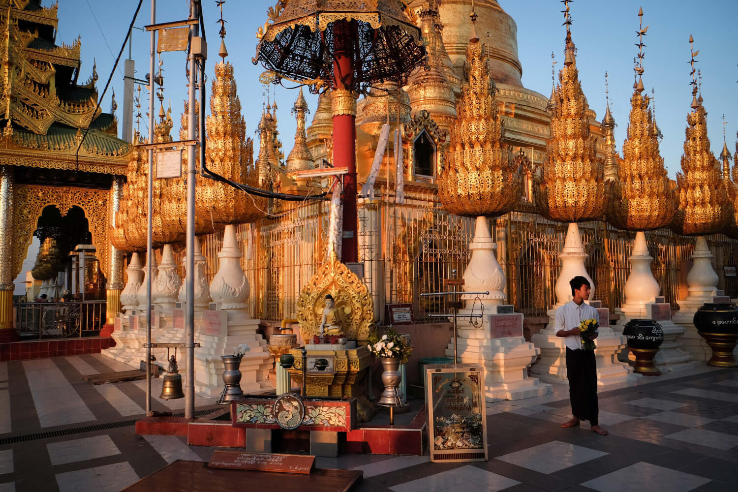 Μιανμάρ, Geoffrey Hiller  