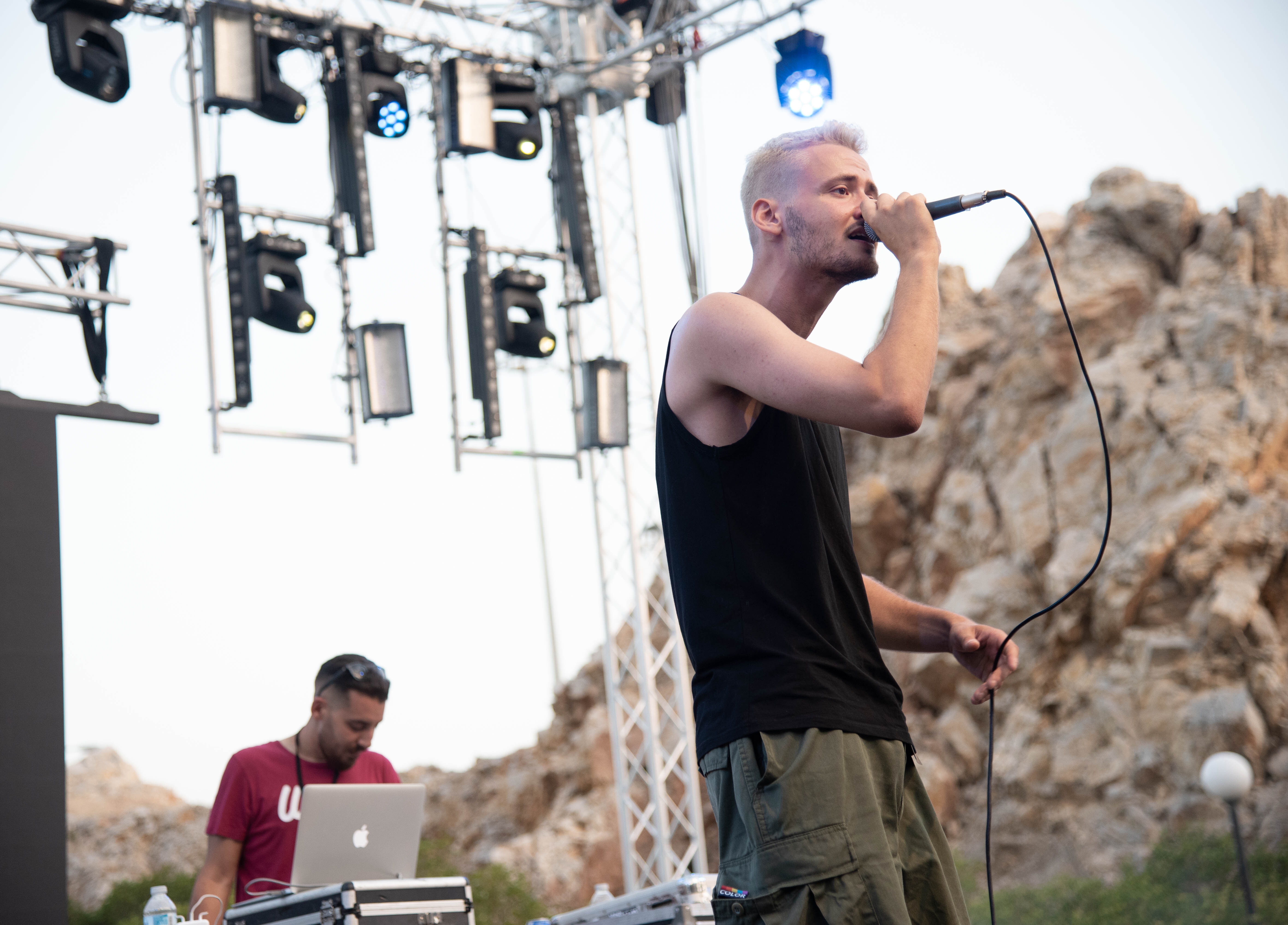 Ραμμένος Άσσος - Στιγμιότυπο από hip hop συναυλία στο Κατράκειο Θέατρο Νίκαιας