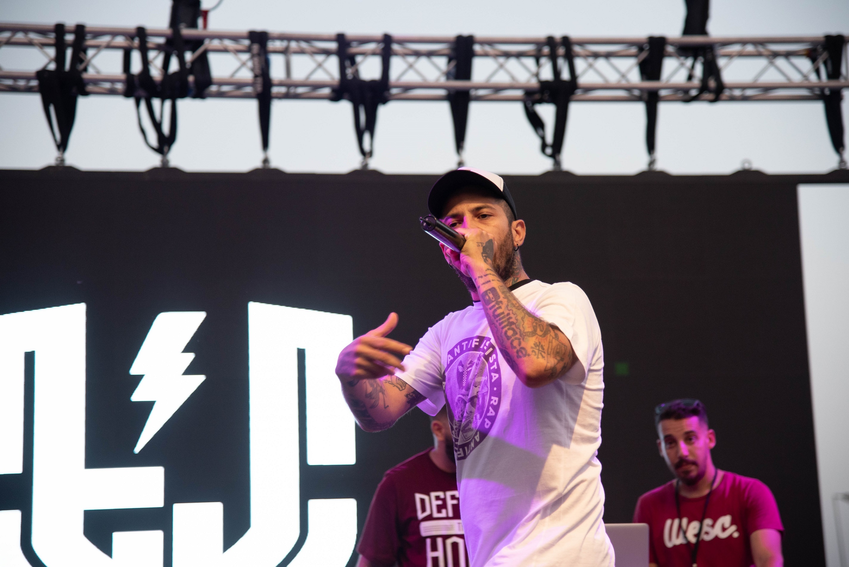 Tiny Jackal - Στιγμιότυπο από hip hop συναυλία στο Κατράκειο Θέατρο Νίκαιας