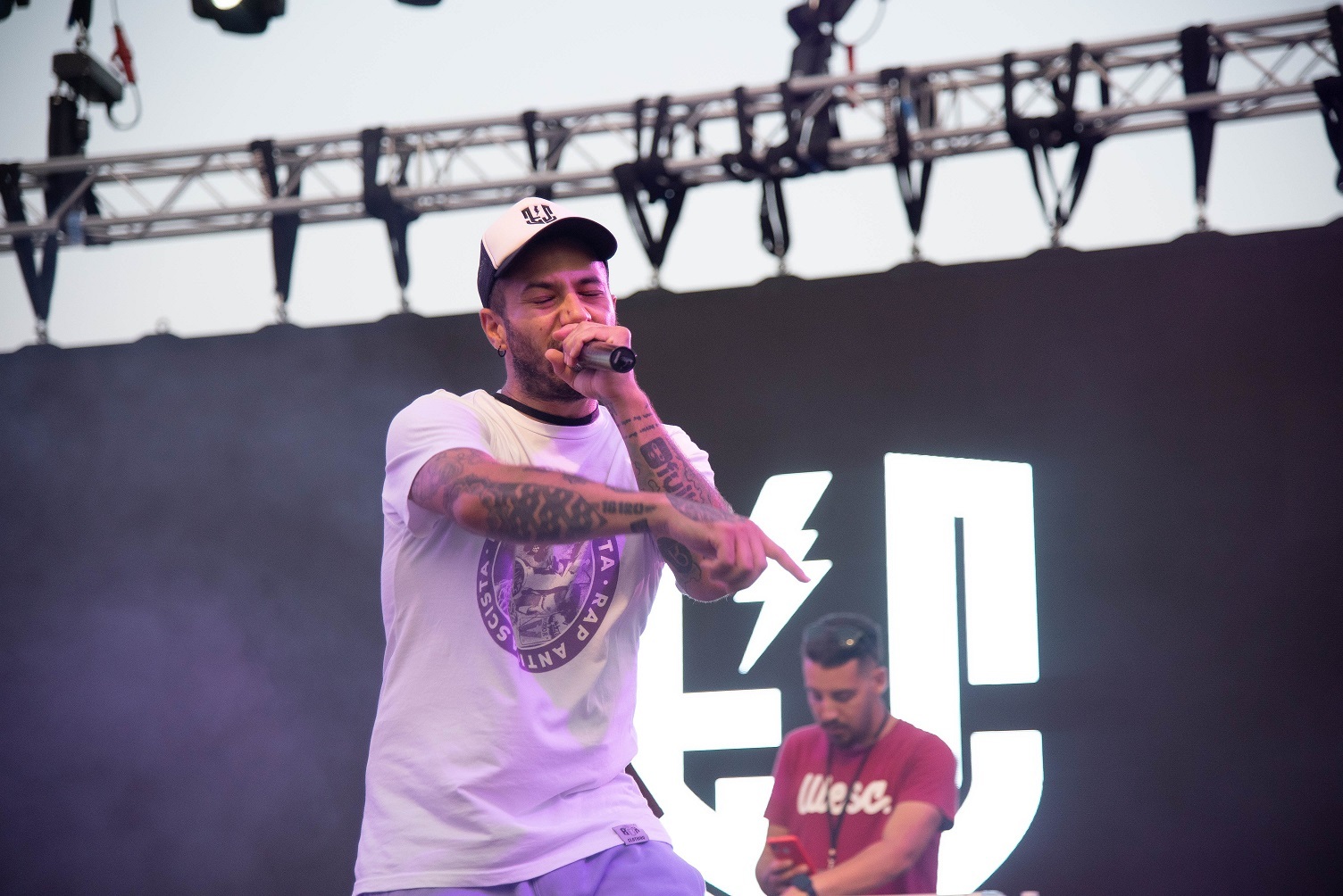 Tiny Jackal - Στιγμιότυπο από hip hop συναυλία στο Κατράκειο Θέατρο Νίκαιας