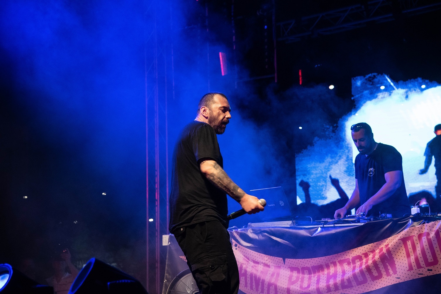 Βέβηλος - Στιγμιότυπο από hip hop συναυλία στο Κατράκειο Θέατρο Νίκαιας