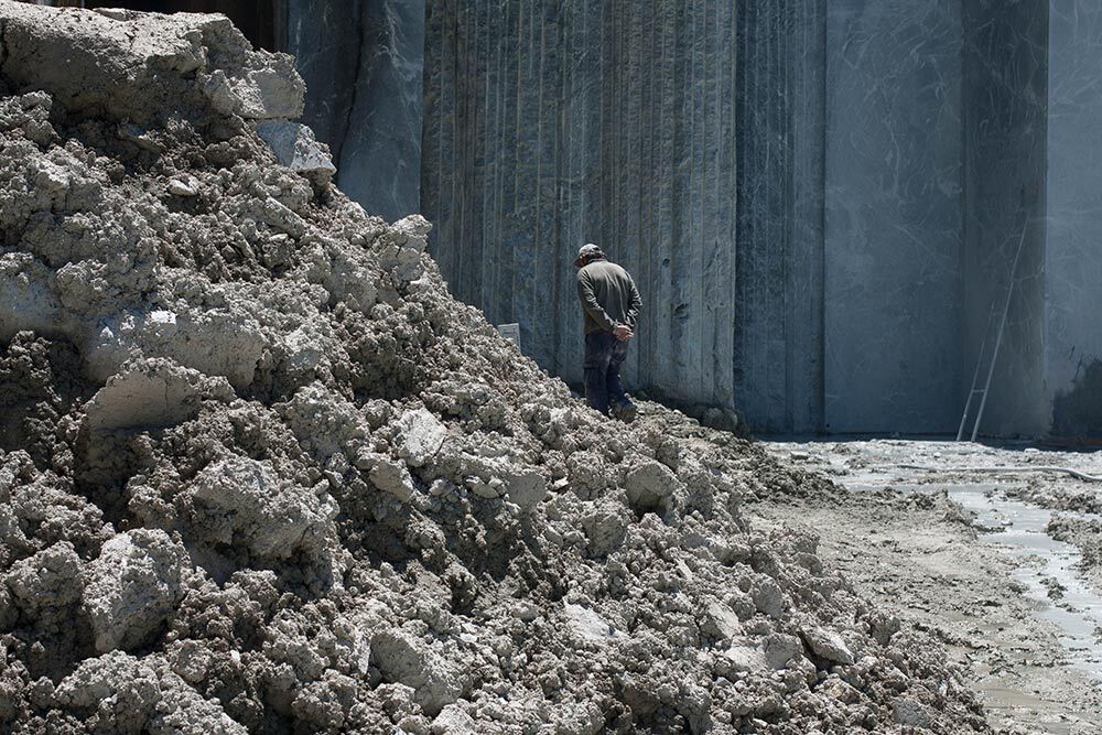Στο Ξωτικό wine&deli στον Τριαντάρο παρουσιάζεται η έκθεση φωτογραφίας «Tinos, Shaped by the Wind»