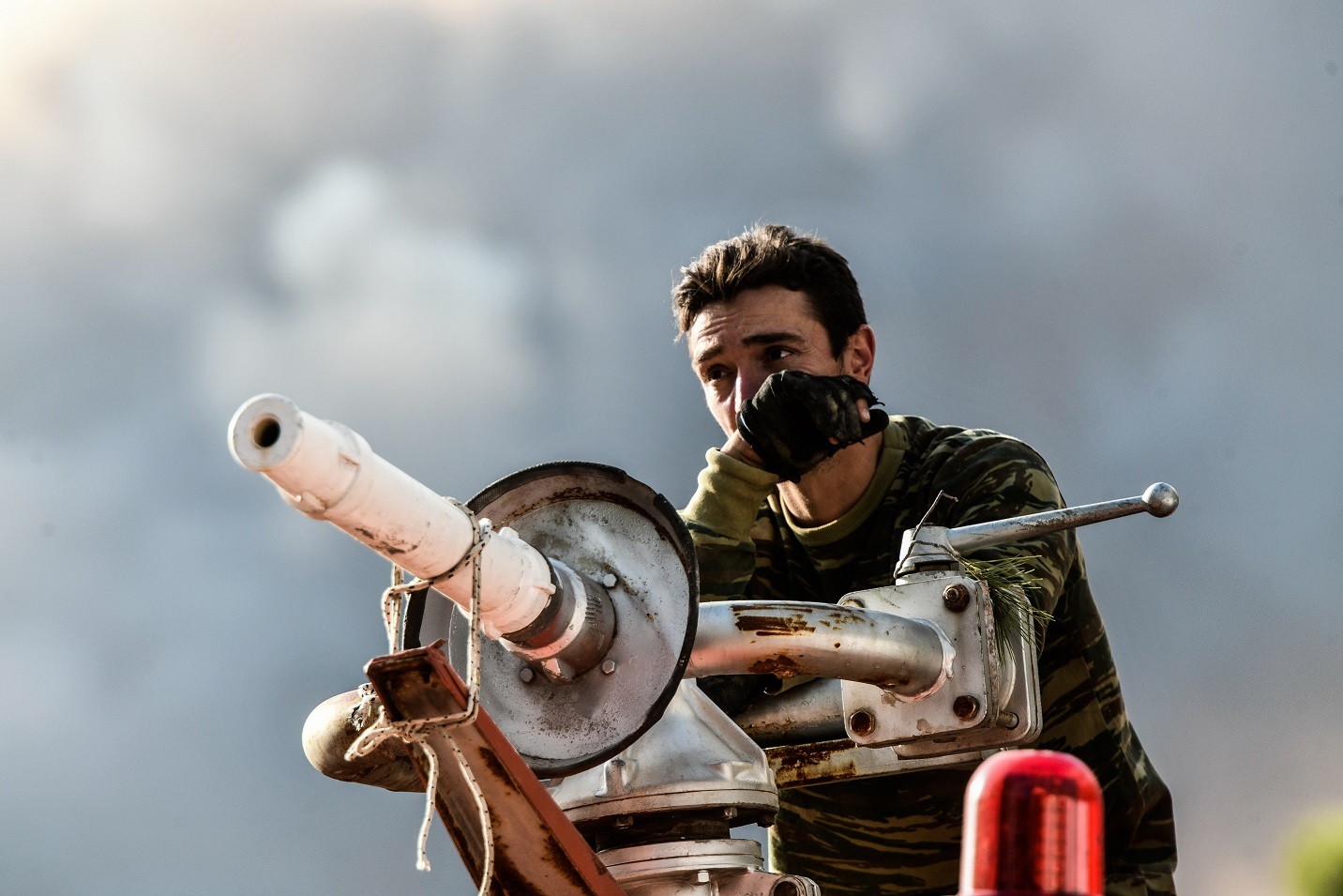 Αναζωπύρωση της πυρκαγιάς στην Βαρυμπόμπη - Στιγμιότυπο από τις Αφίδνες