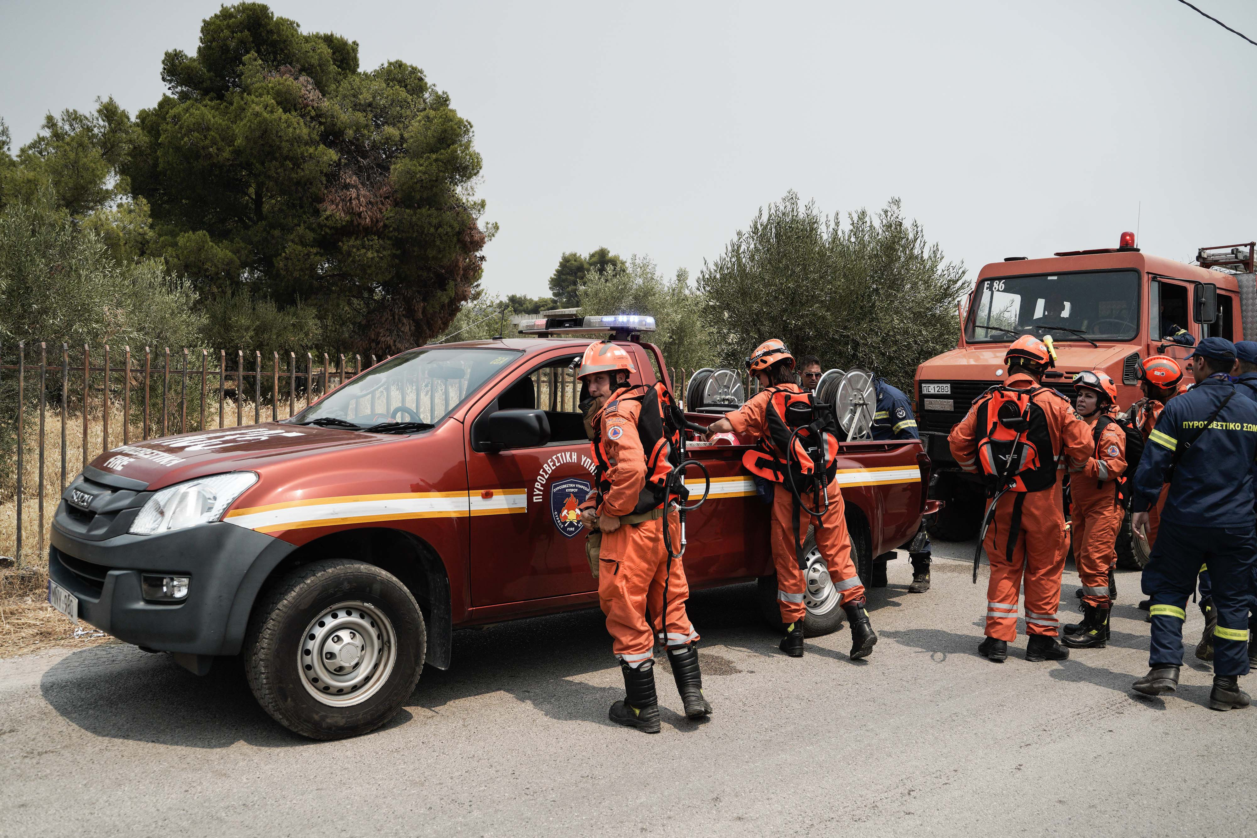 Βαρυμπόμπη, Κύπριοι πυροσβέστες