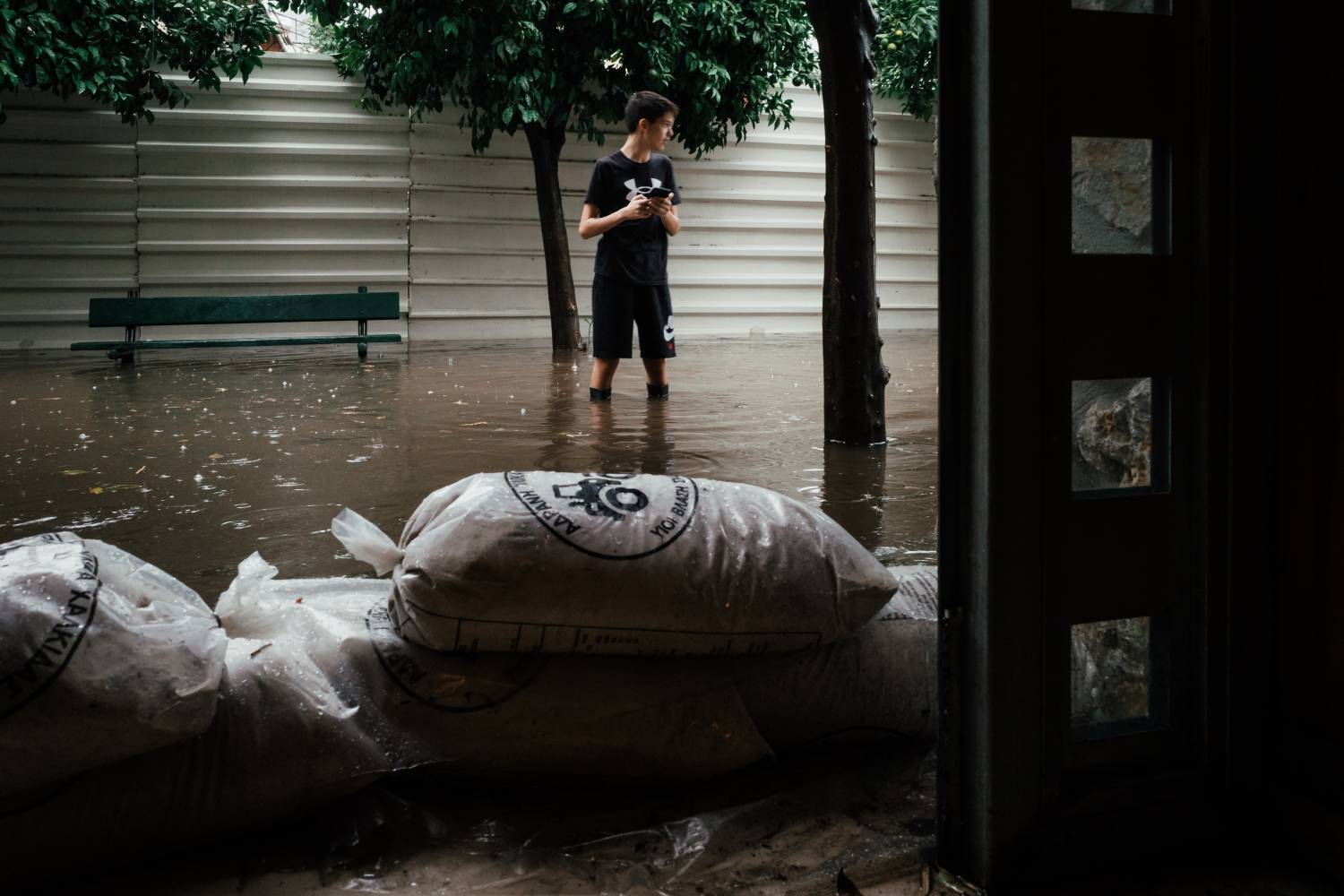 Κακοκαρία «Μπάλλος»: Οι πλημμύρες του Κολωνού από τον φωτογράφο Θοδωρή Ρήγο