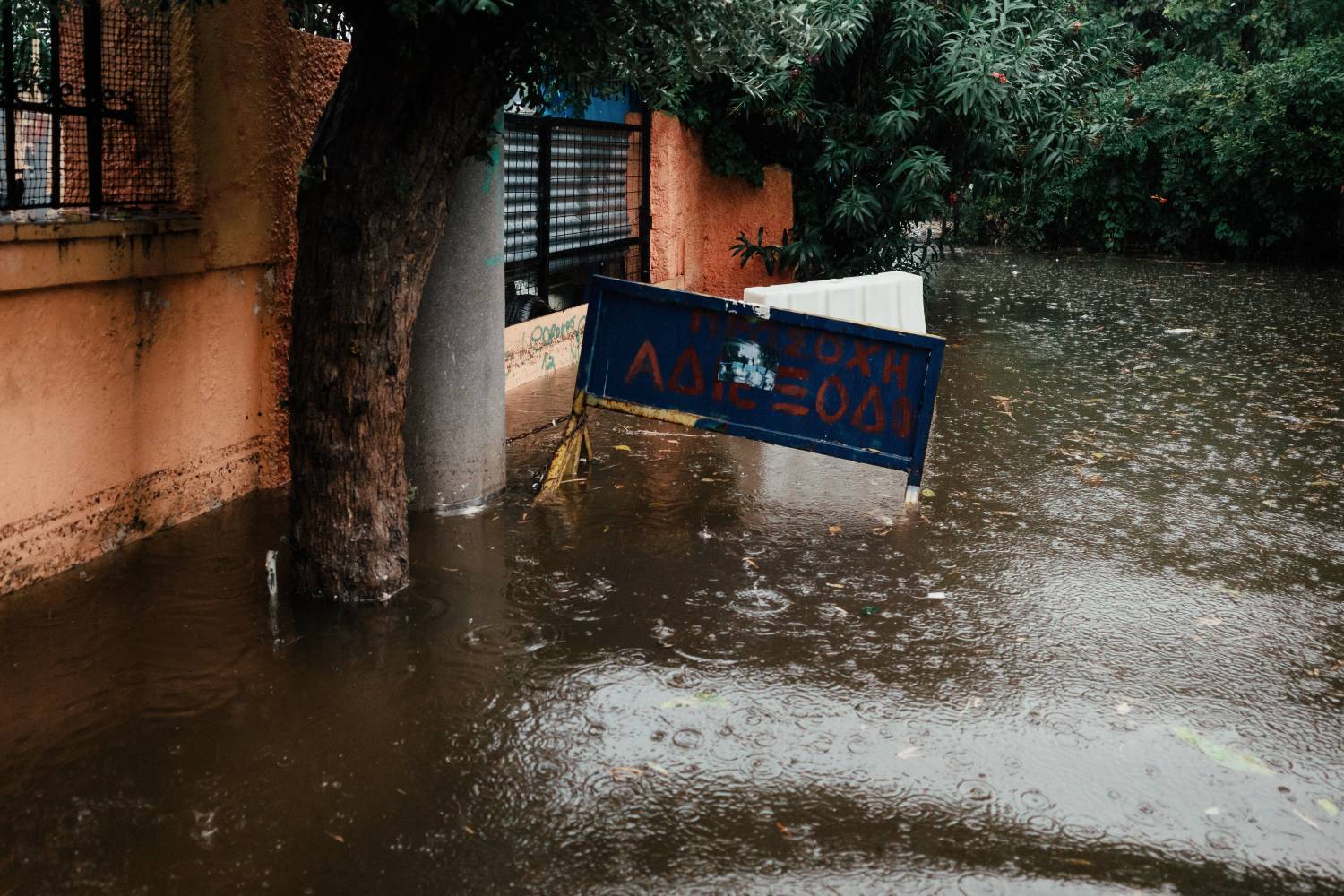 Κακοκαρία «Μπάλλος»: Οι πλημμύρες του Κολωνού από τον φωτογράφο Θοδωρή Ρήγο