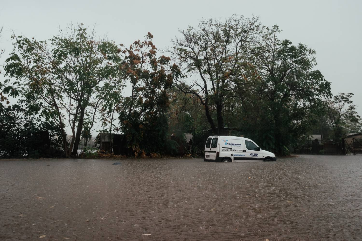 Κακοκαρία «Μπάλλος»: Οι πλημμύρες του Κολωνού από τον φωτογράφο Θοδωρή Ρήγο