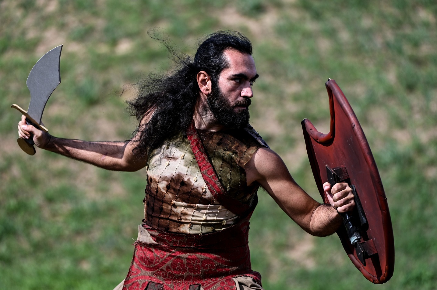 Άνδρας που κρατά ξίφος και ασπίδα