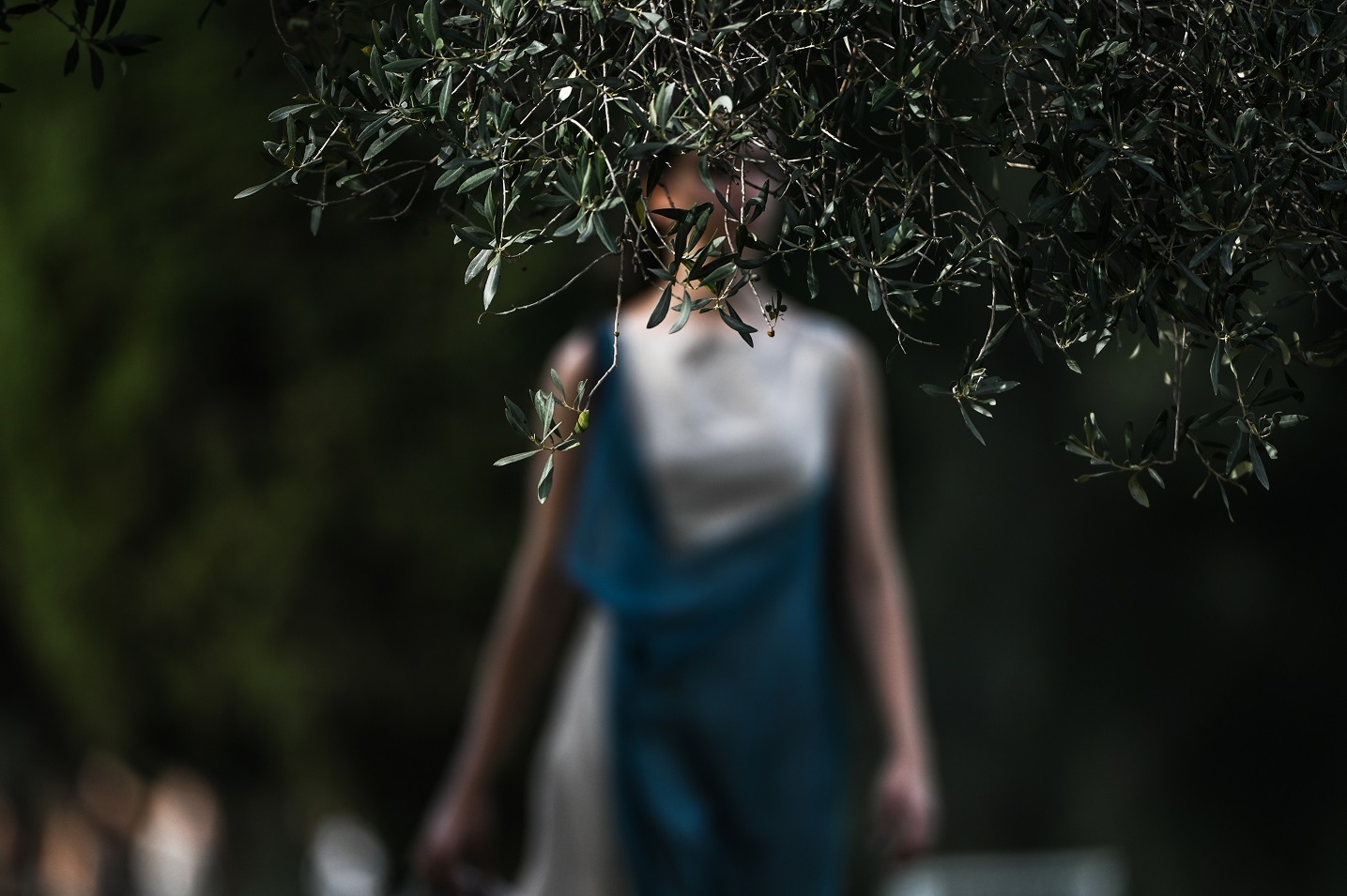 Γυναίκες με αρχαιοελληνικό φόρεμα