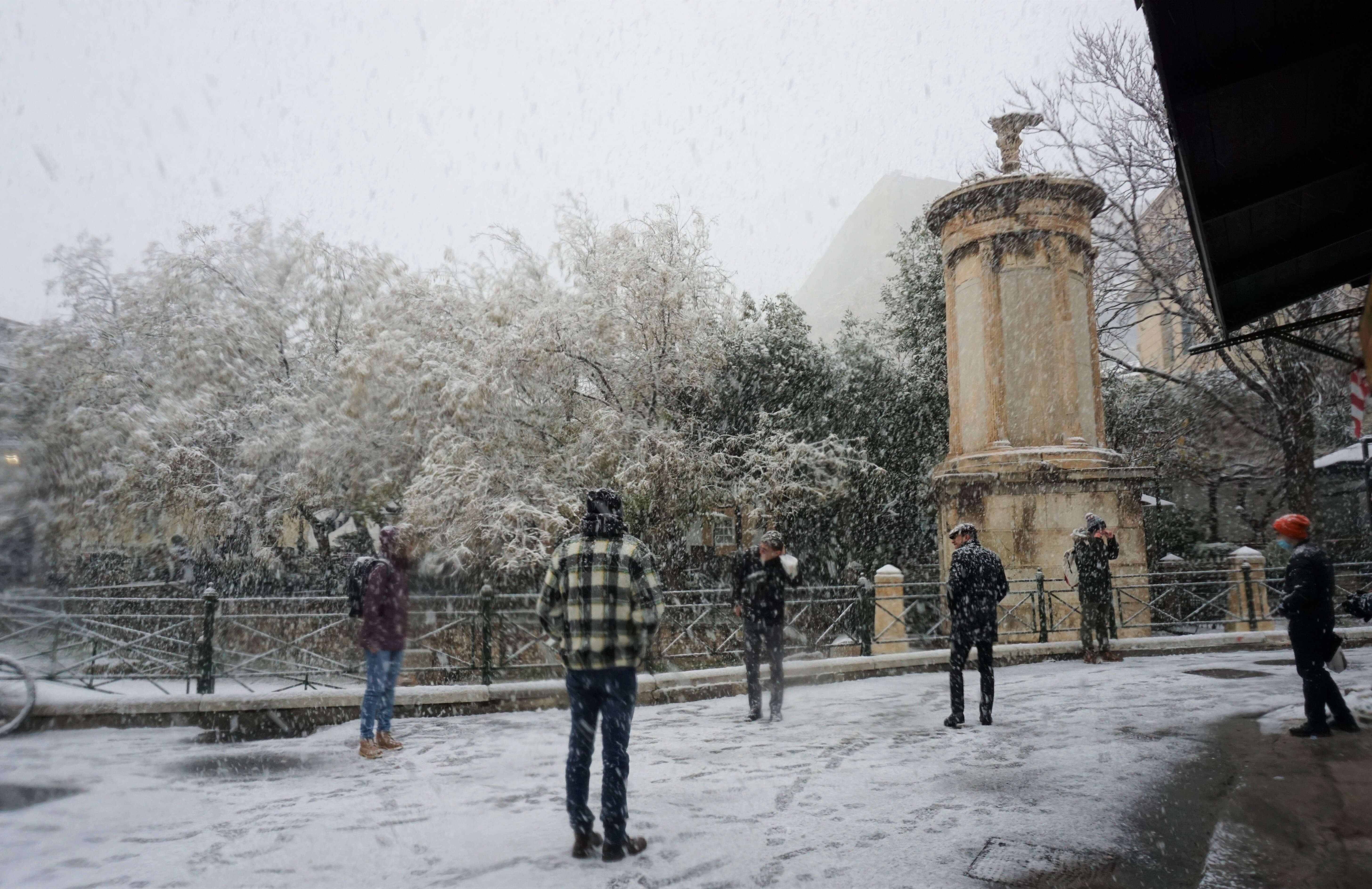Ισχυρή χιονόπτωση στο ιστορικό κέντρο της Αθήνας. 