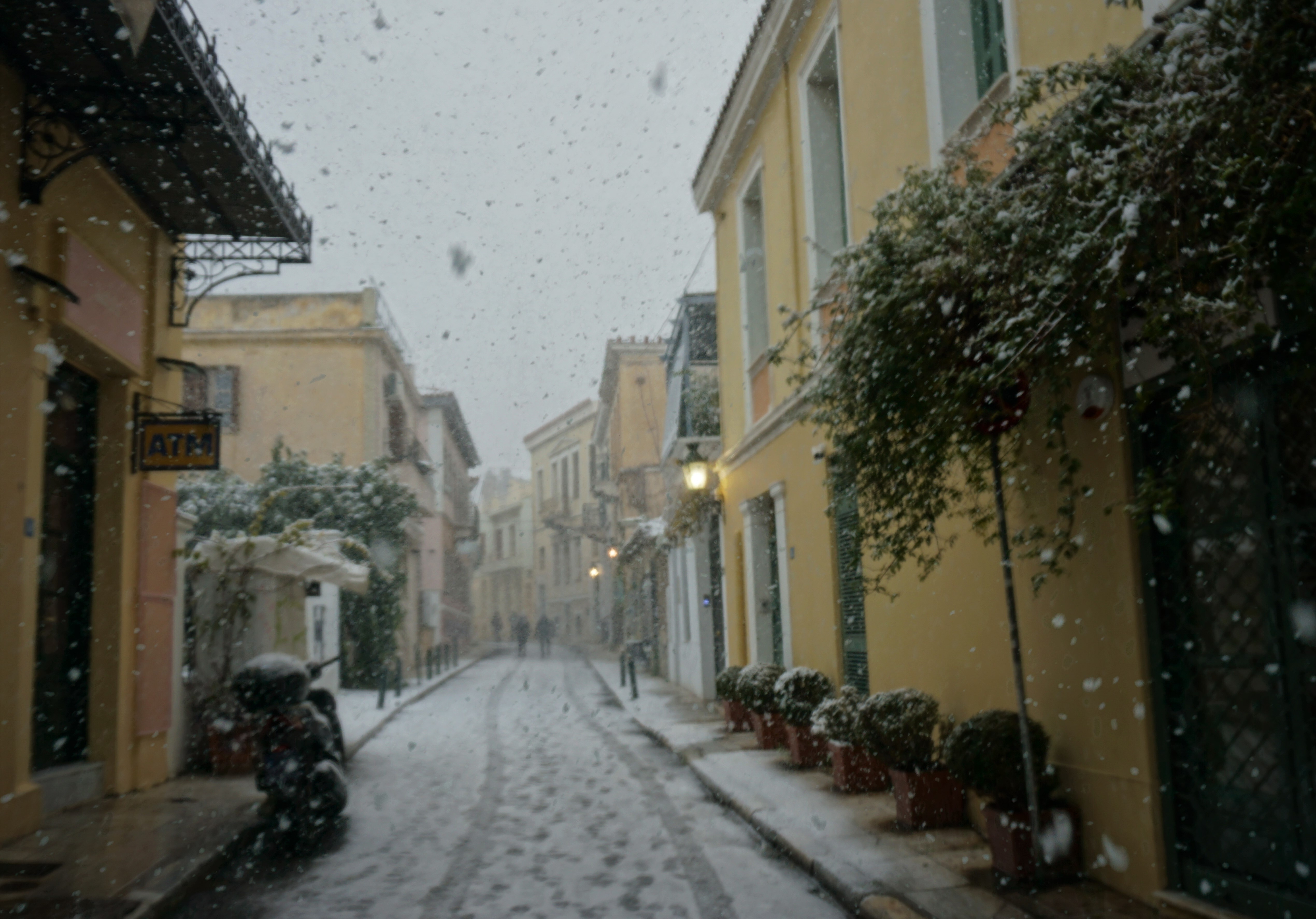 Ισχυρή χιονόπτωση στο ιστορικό κέντρο της Αθήνας. 