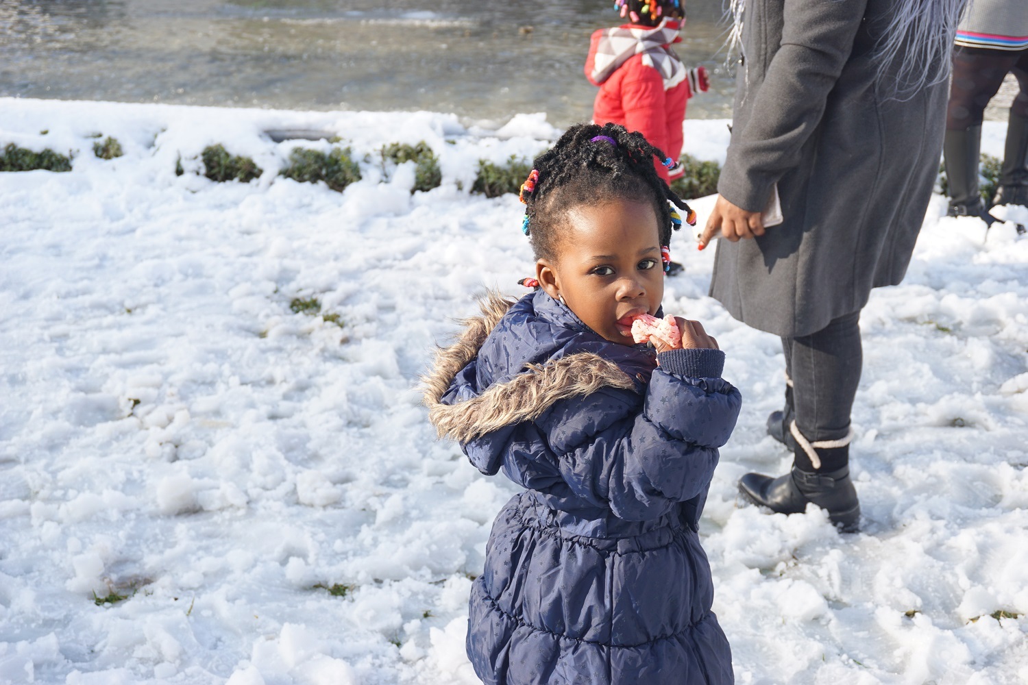 Παιδί στο συντριβάνι της Ομόνοιας.