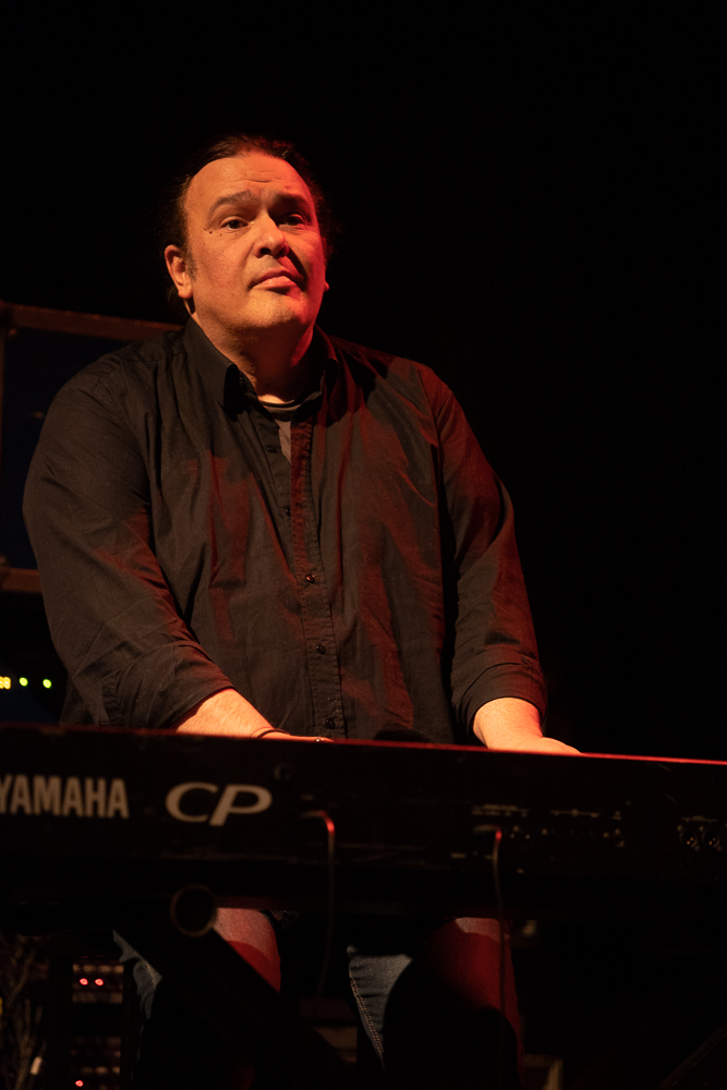 Το συγκρότημα Deuce σε συναυλία στη σκηνή του Gagarin στο Gimme Shelter Film Festival