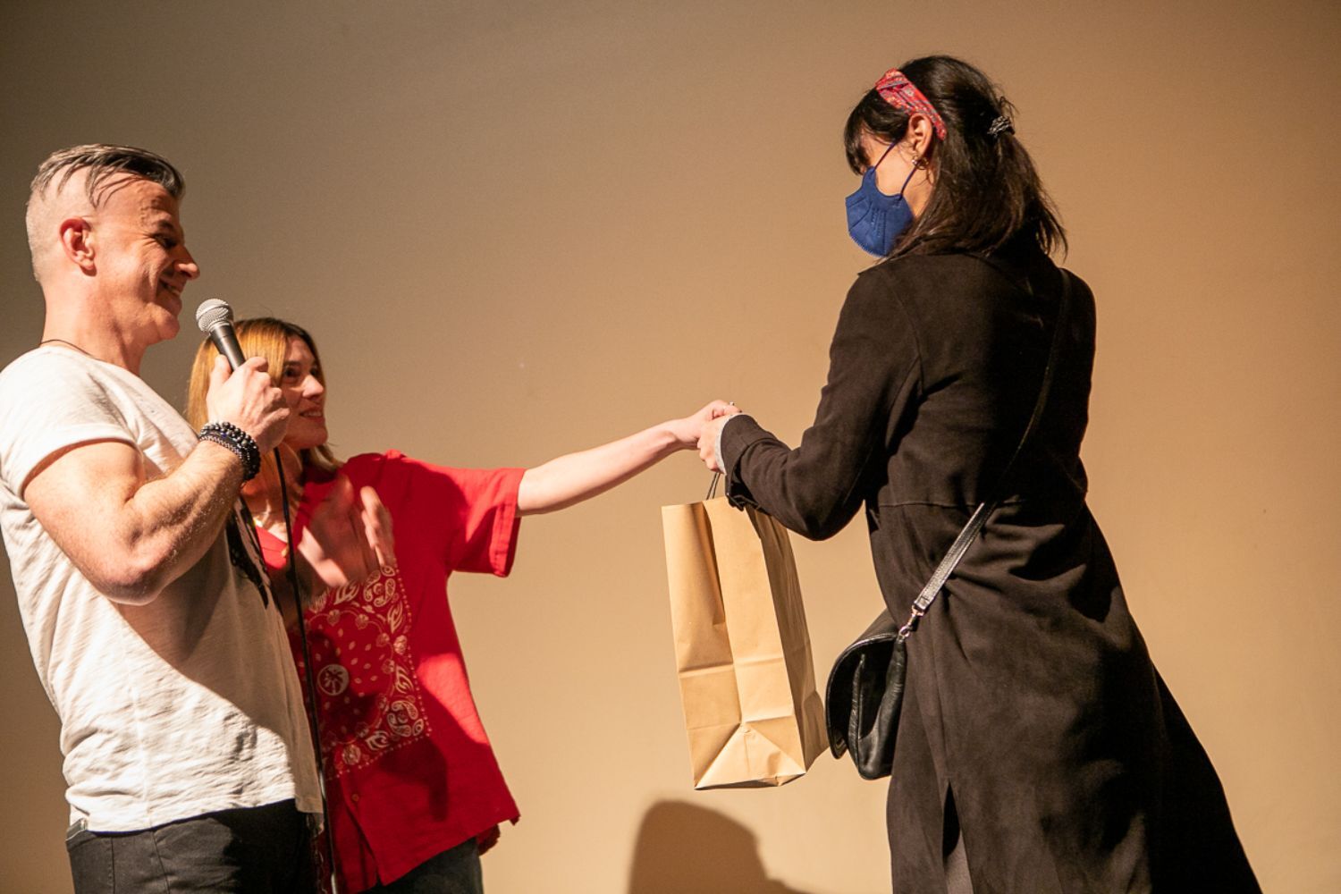 Φωτορεπορτάζ από το Gimme Shelter Film Festival Pop Up Mondays και την προβολή του ντοκιμαντέρ «Α Dog Called Money» της Pj Harvey και του Seamus Murphy.