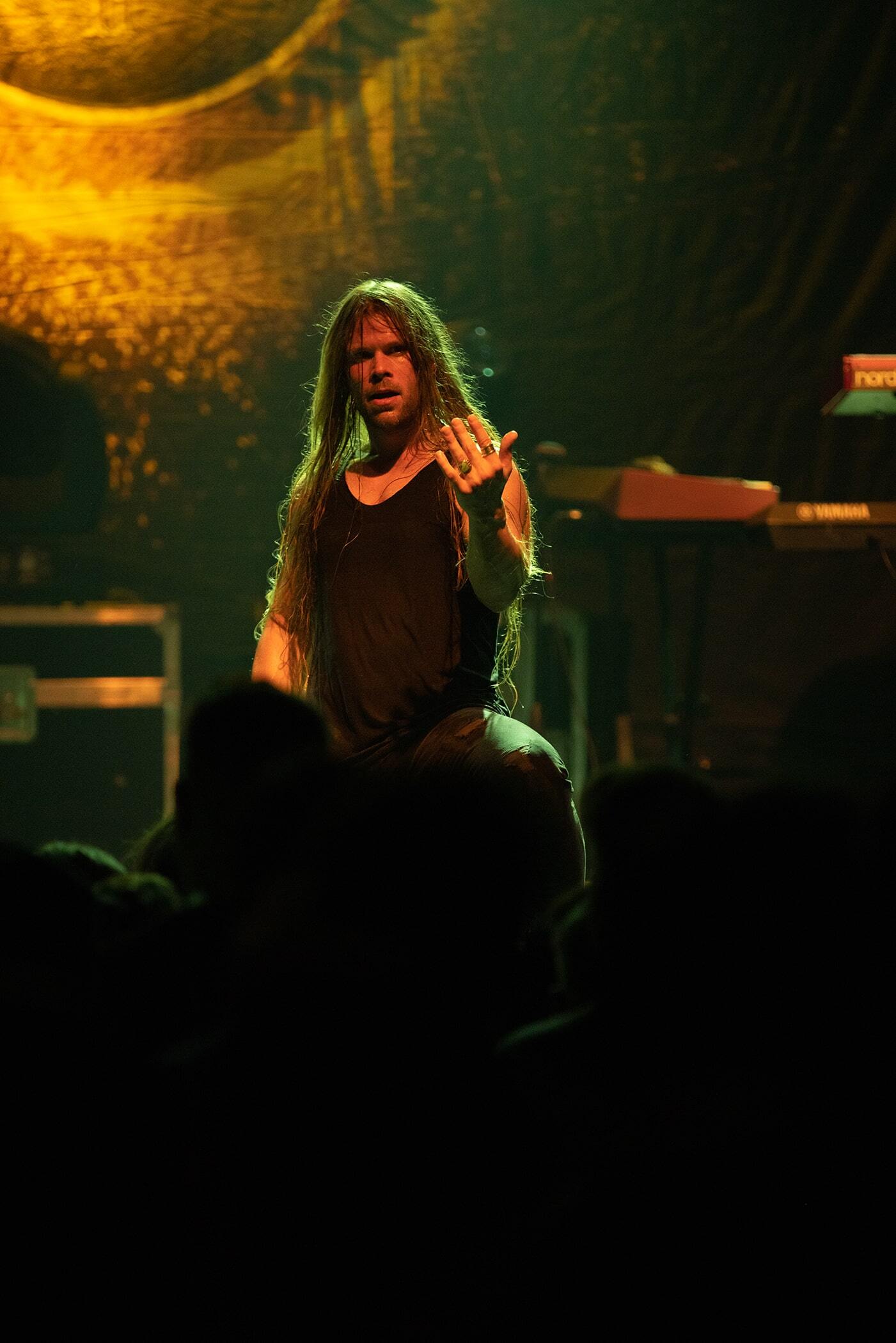 Στιγμιότυπο από τη συναυλία των H.E.A.T. στην Αθήνα, στο Gagarin 205