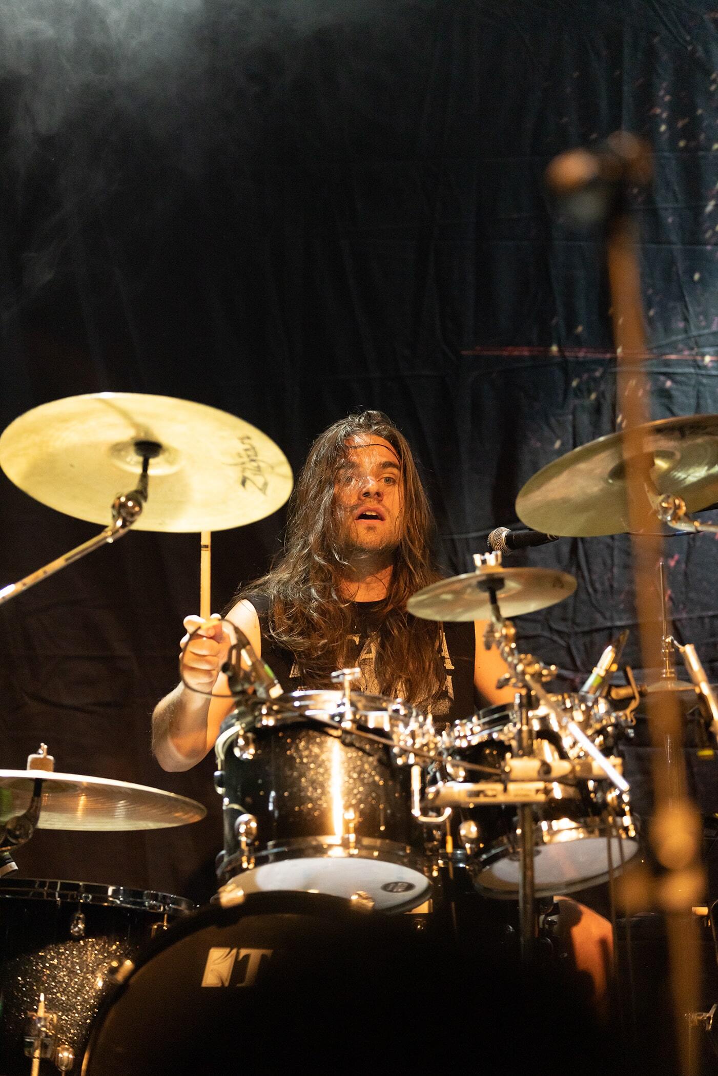 Στιγμιότυπο από τη συναυλία των H.E.A.T. στην Αθήνα, στο Gagarin 205