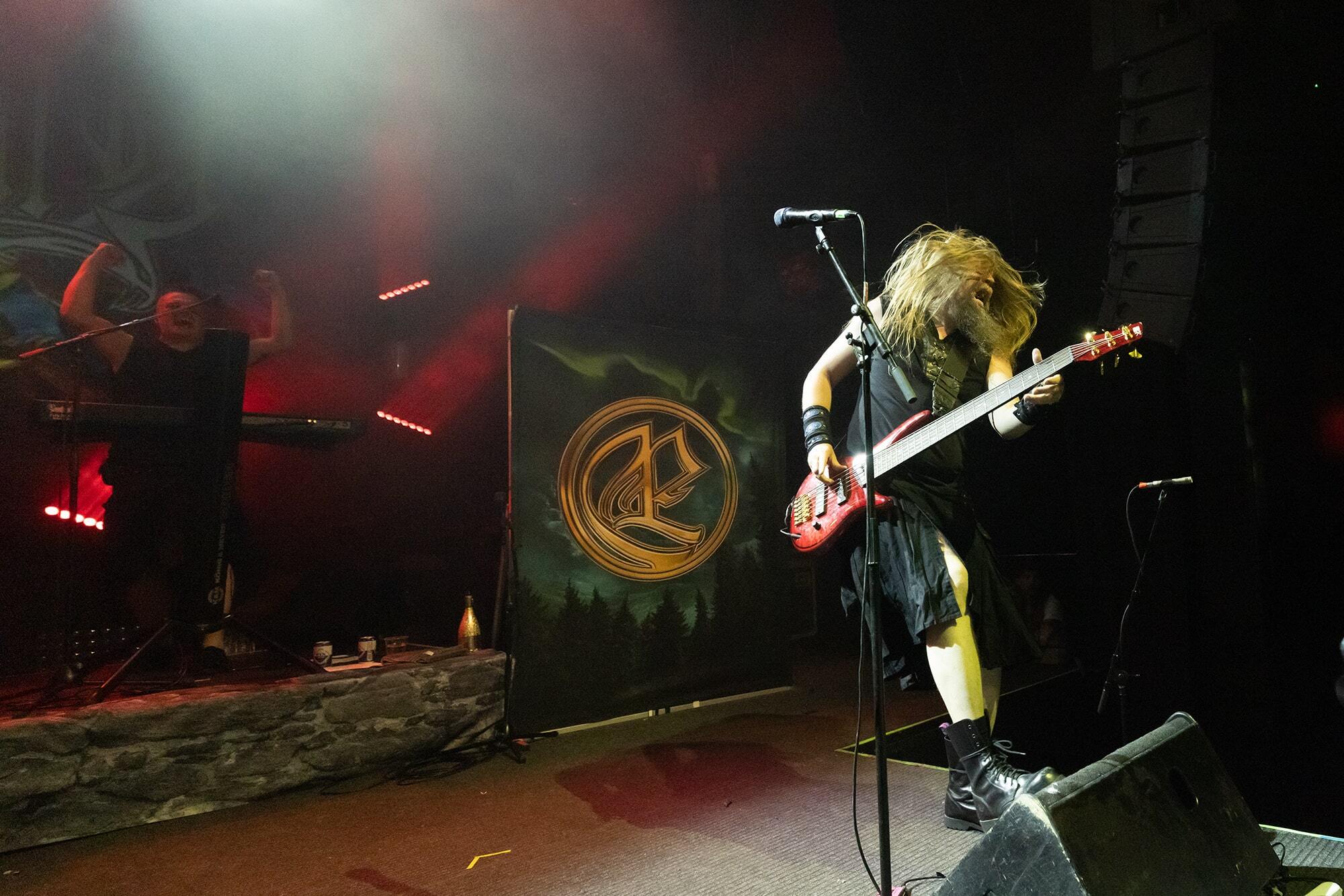 Στιγμιότυπο από τη συναυλία των Ensiferum στην Αθήνα