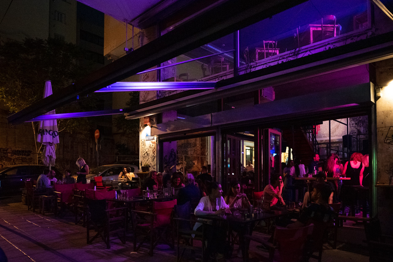 Sunday OST: 20 στιγμές από το πάρτι του ραδιοφωνικού σταθμού Athens Voice 102.5 στο bar Εφημερίδα ATH, στην καρδιά της Αθήνας