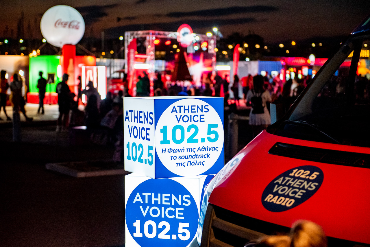 Το φορητό στούντιο - van του Athens Voice 102.5 στο Release Athens 2022