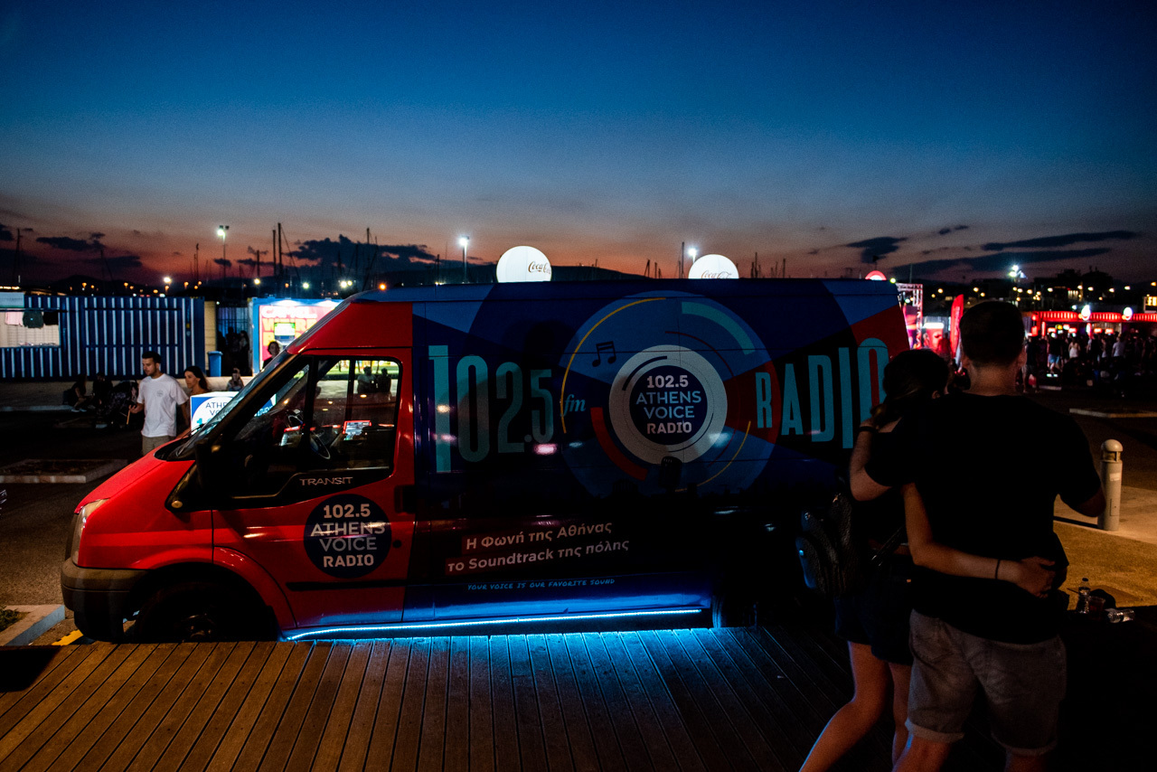 Το φορητό στούντιο - van του Athens Voice 102.5 στο Release Athens 2022