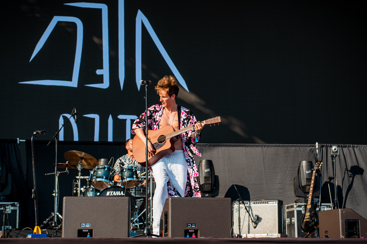 Φωτορεπορτάζ από την εμφάνιση των London Grammar, LP, Hooverphonic, D3lta, Daphne & The Fuzz στο φεστιβάλ Release Athens 2022, στην Πλατεία Νερού.