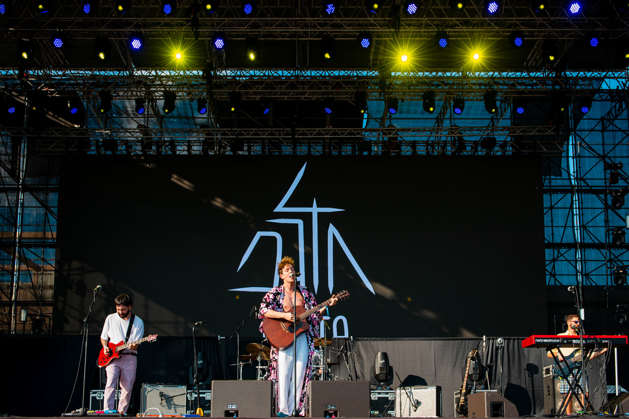 Φωτορεπορτάζ από την εμφάνιση των London Grammar, LP, Hooverphonic, D3lta, Daphne & The Fuzz στο φεστιβάλ Release Athens 2022, στην Πλατεία Νερού.