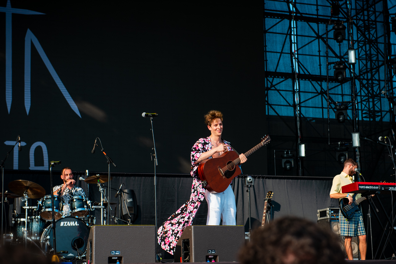 Φωτορεπορτάζ από την εμφάνιση των London Grammar, LP, Hooverphonic, D3lta, Daphne & The Fuzz στο φεστιβάλ Release Athens 2022, στην Πλατεία Νερού.