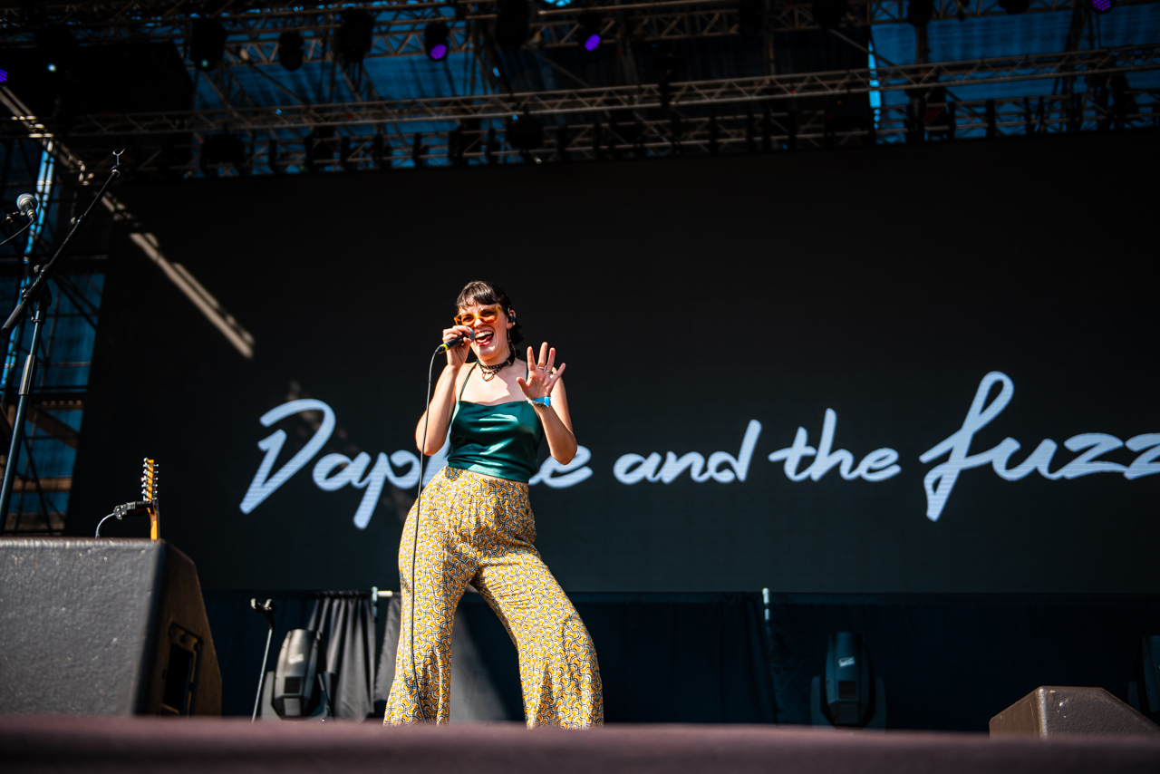 Φωτορεπορτάζ από την εμφάνιση των London Grammar, LP, Hooverphonic, D3lta, Daphne & The Fuzz στο φεστιβάλ Release Athens 2022, στην Πλατεία Νερού.