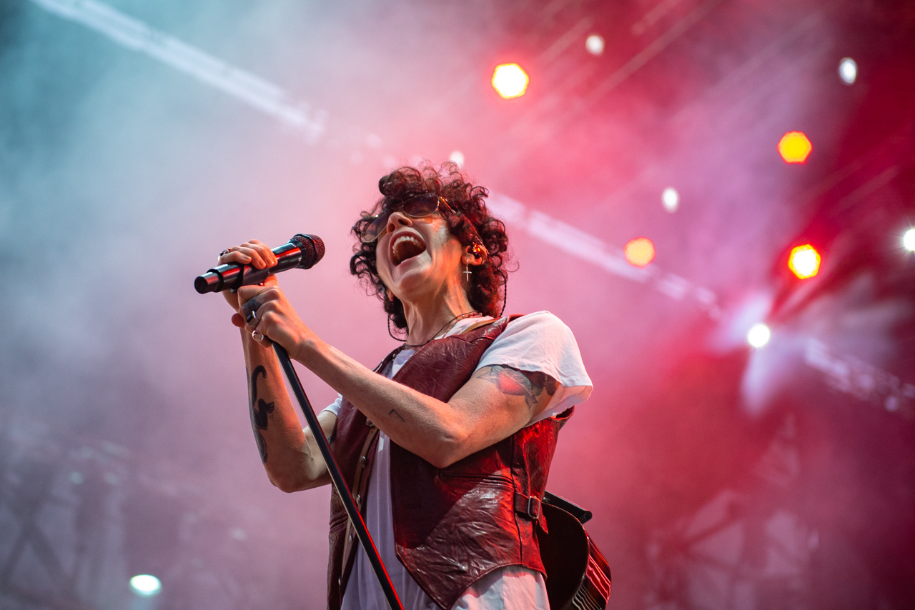 Φωτορεπορτάζ από την εμφάνιση των London Grammar, LP, Hooverphonic, D3lta, Daphne & The Fuzz στο φεστιβάλ Release Athens 2022, στην Πλατεία Νερού.