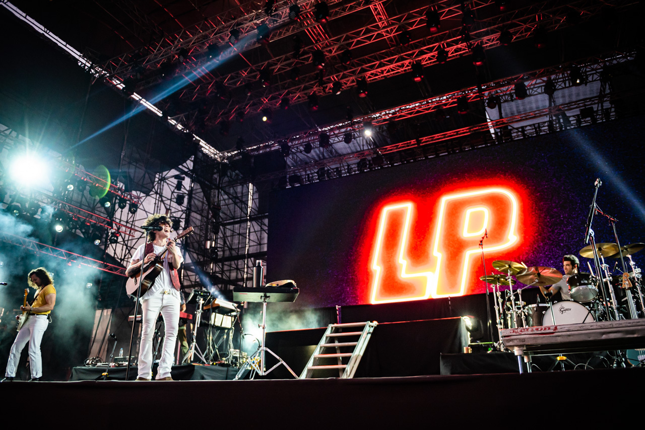 Φωτορεπορτάζ από την εμφάνιση των London Grammar, LP, Hooverphonic, D3lta, Daphne & The Fuzz στο φεστιβάλ Release Athens 2022, στην Πλατεία Νερού.