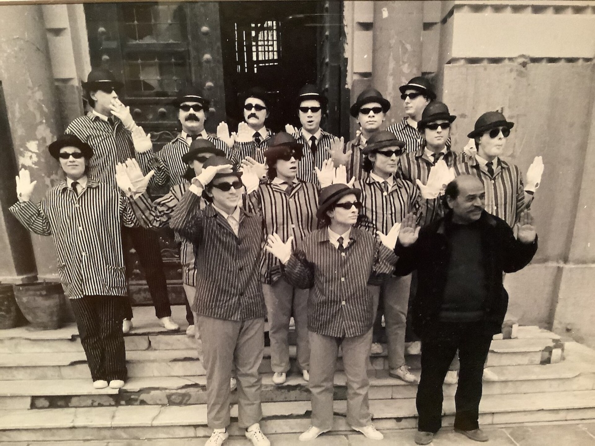 Γιάννης Γαΐτης: Μαζάνθρωποι ακούνητοι, αμίλητοι, αγέλαστοι