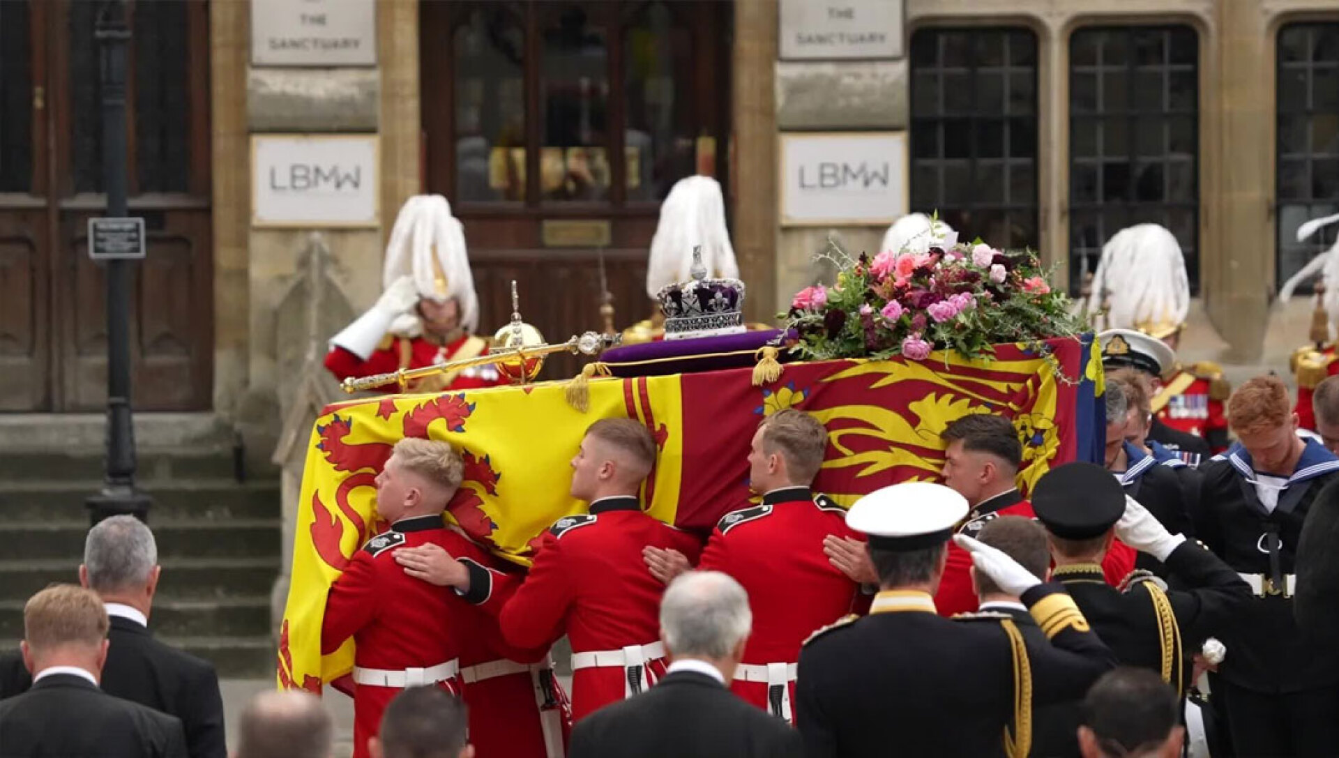 Εκατομμύρια άνθρωποι παρακολούθησαν σε ζωντανή μετάδοση την κηδεία της βασίλισσας Ελισάβετ στο Λονδίνο