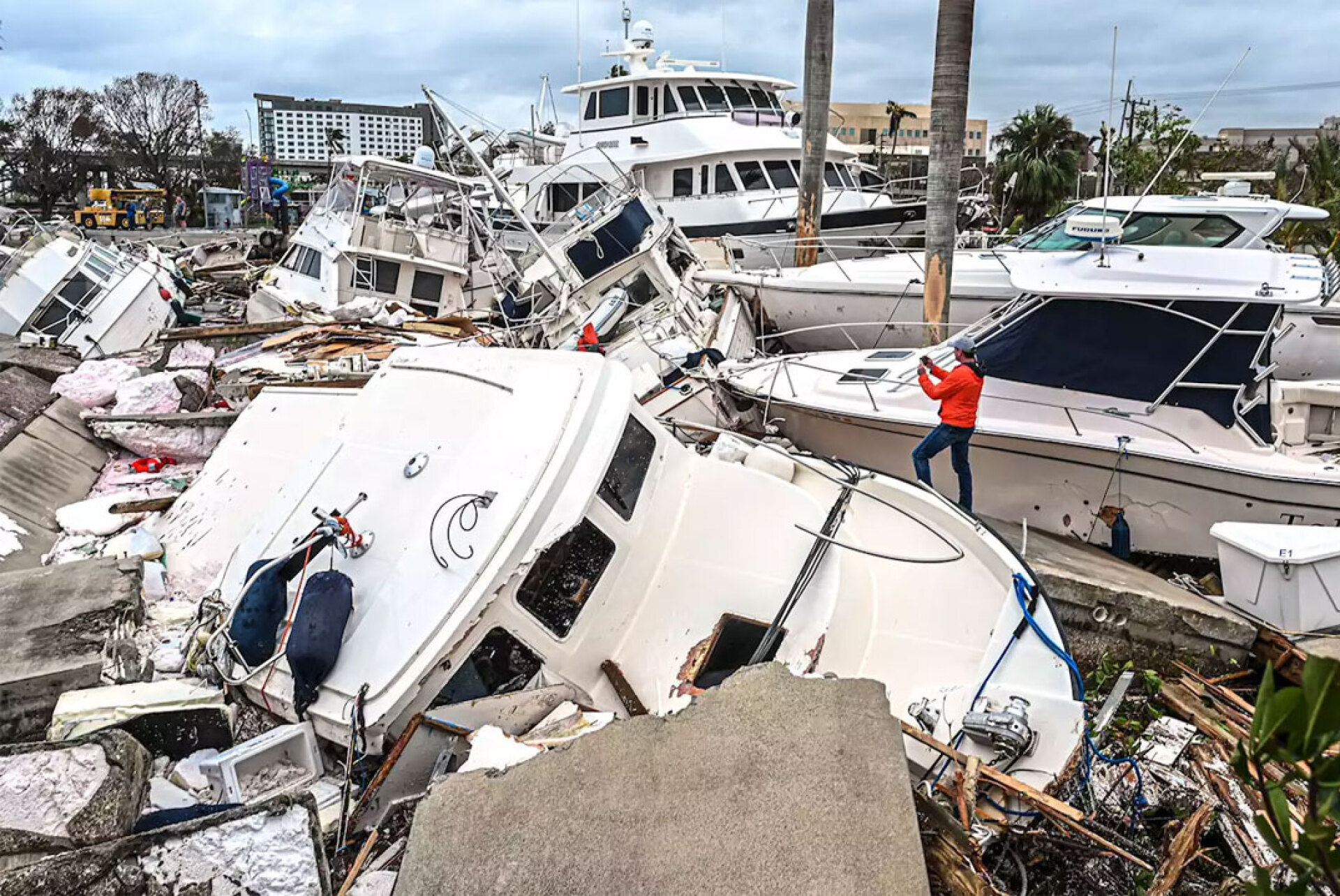 Στη Φλόριντα τα σκάφη βγήκαν στη στεριά μετά το πέρασμα του τυφώνα Ίαν